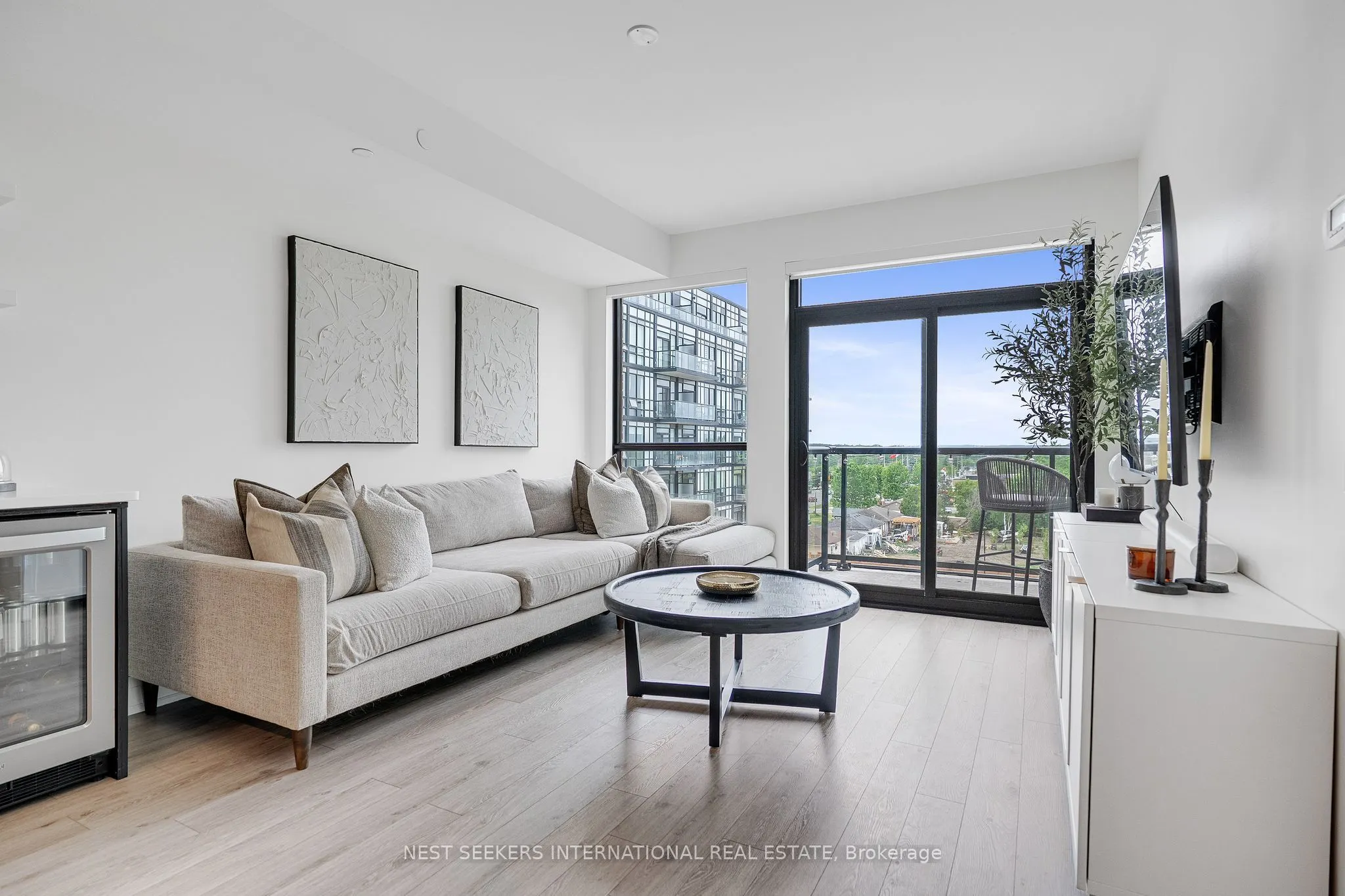 681 Yonge Street, #404