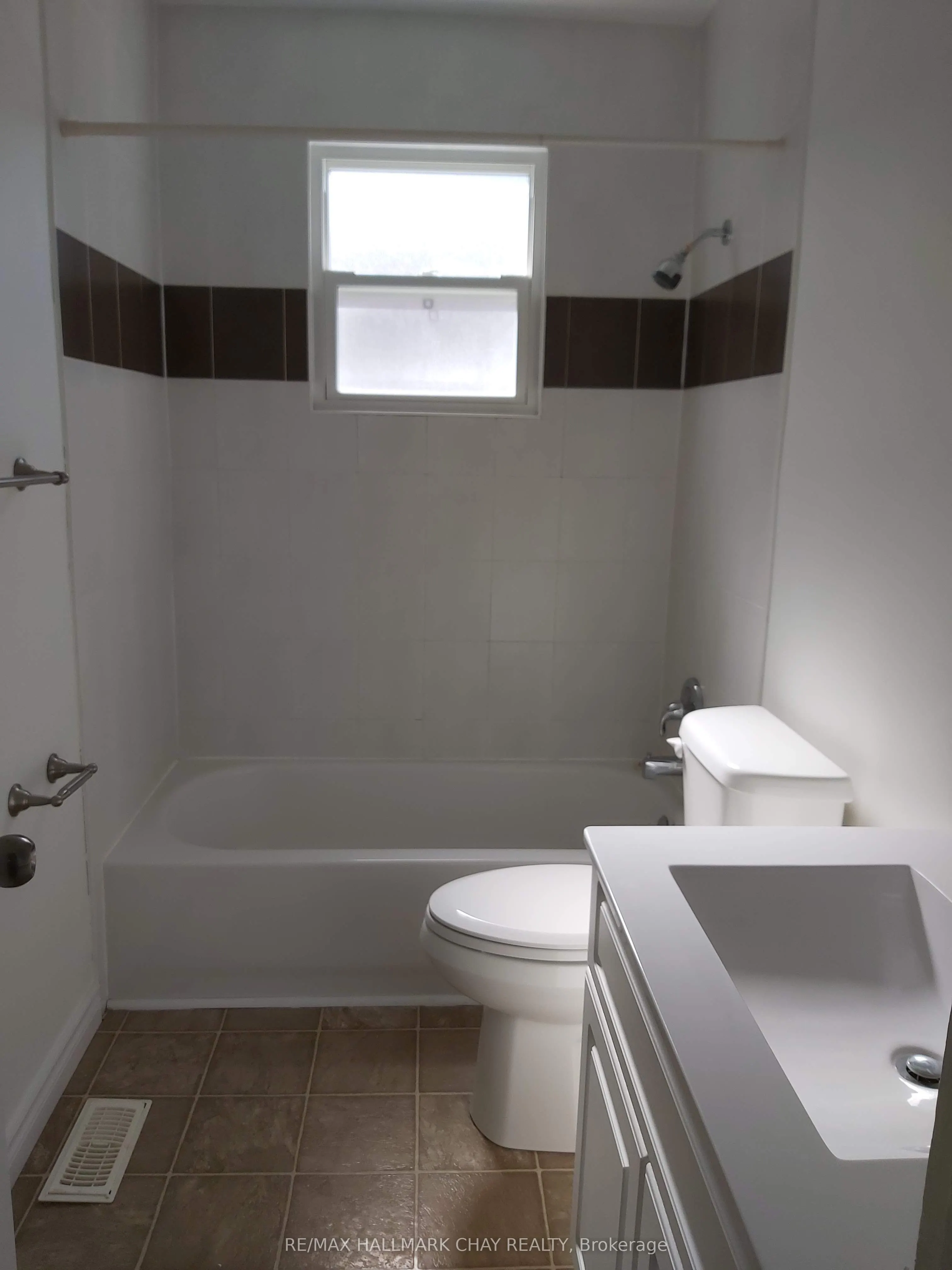 17 Gunn Street, #main floor