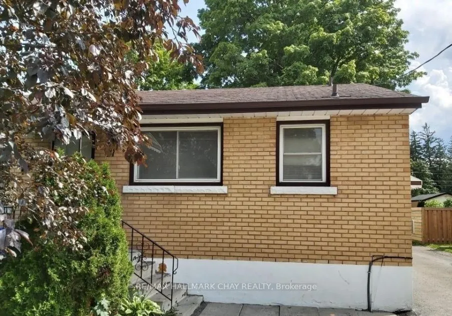 17 Gunn Street, #main floor