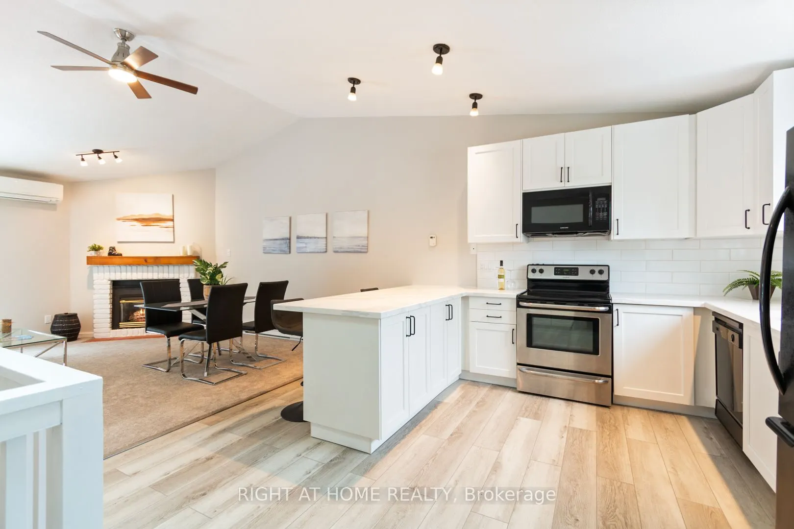 #403 - 12 Dawson Drive, #403