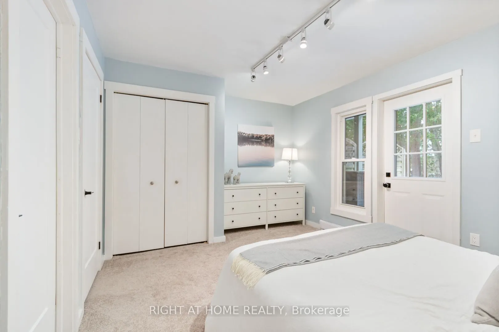 #403 - 12 Dawson Drive, #403