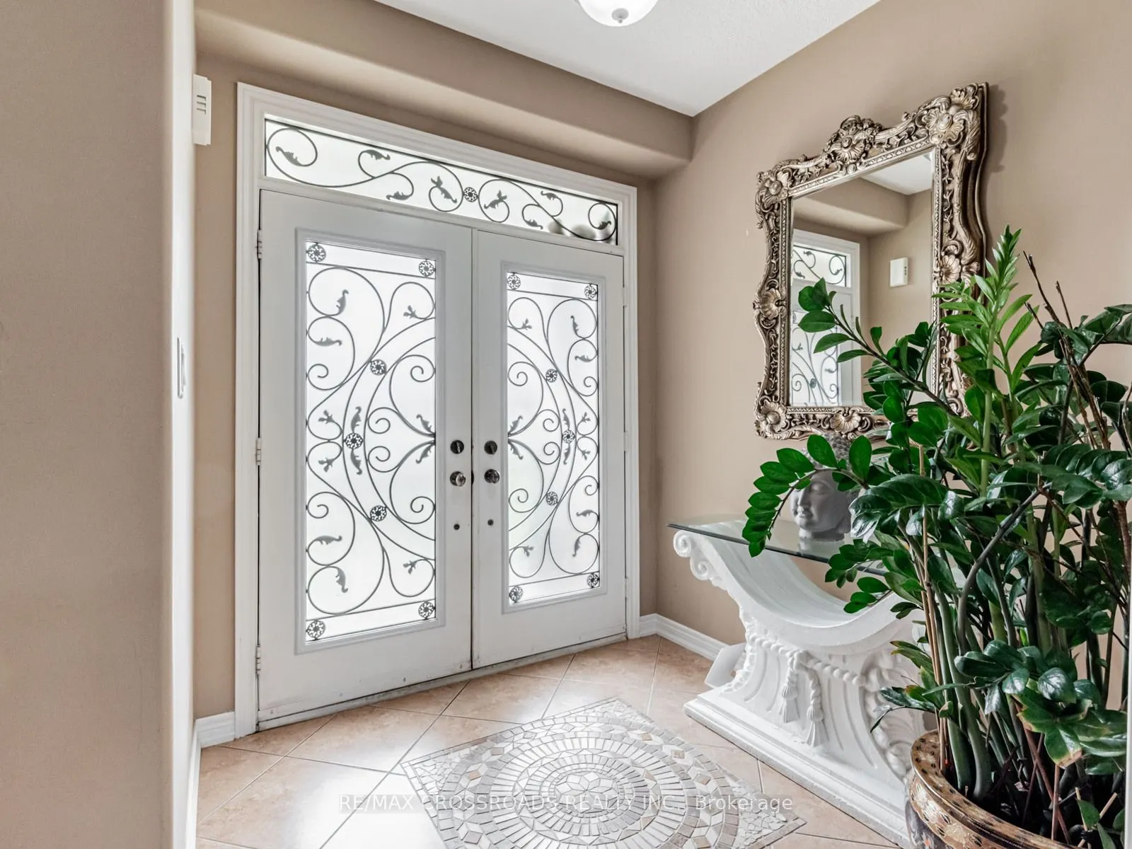 10 Parisian Crescent