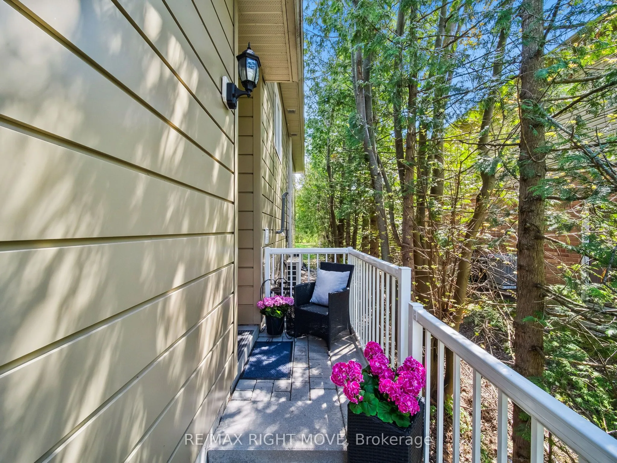 112B Creighton Street S, #2