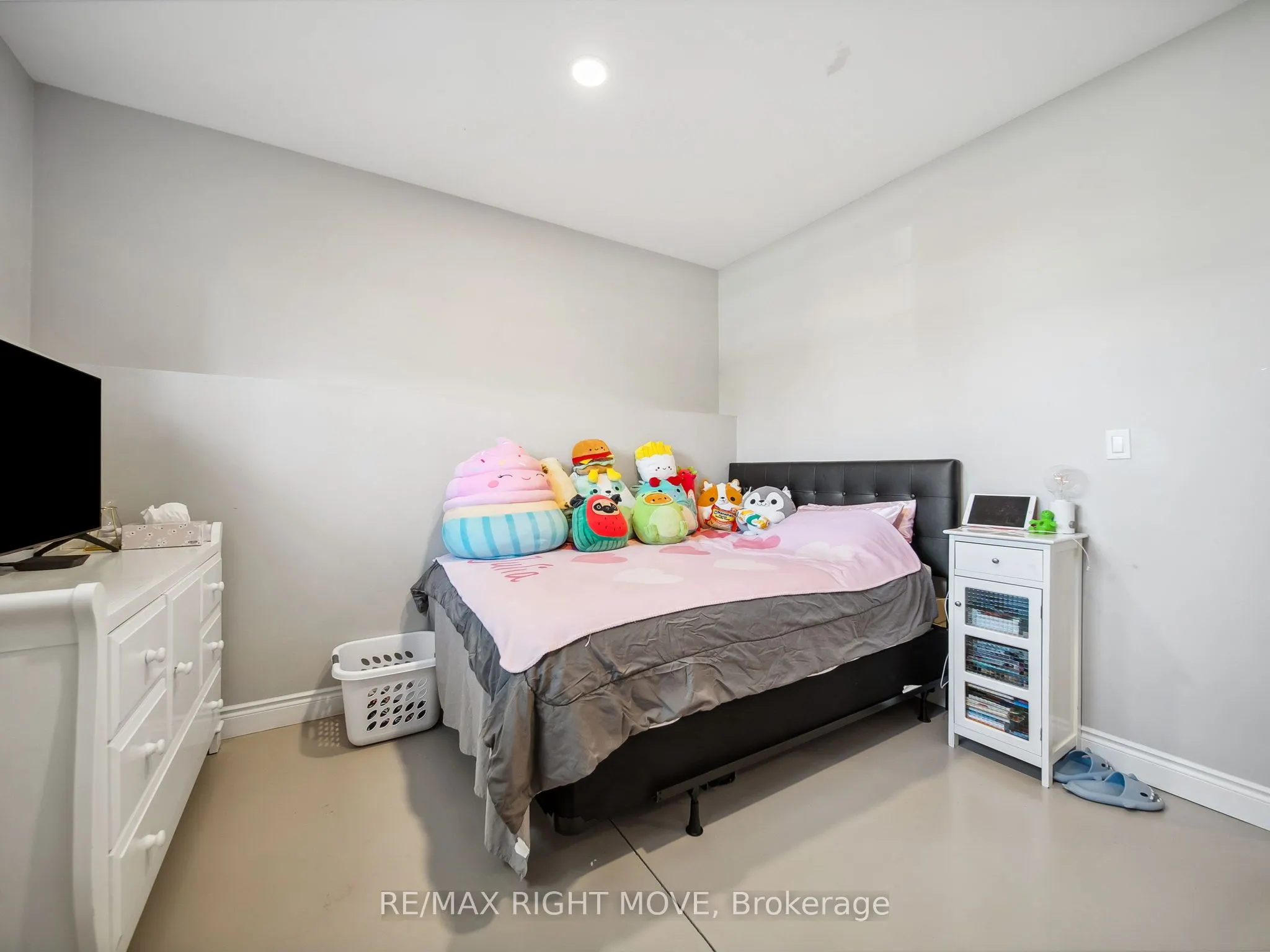112B Creighton Street S, #2