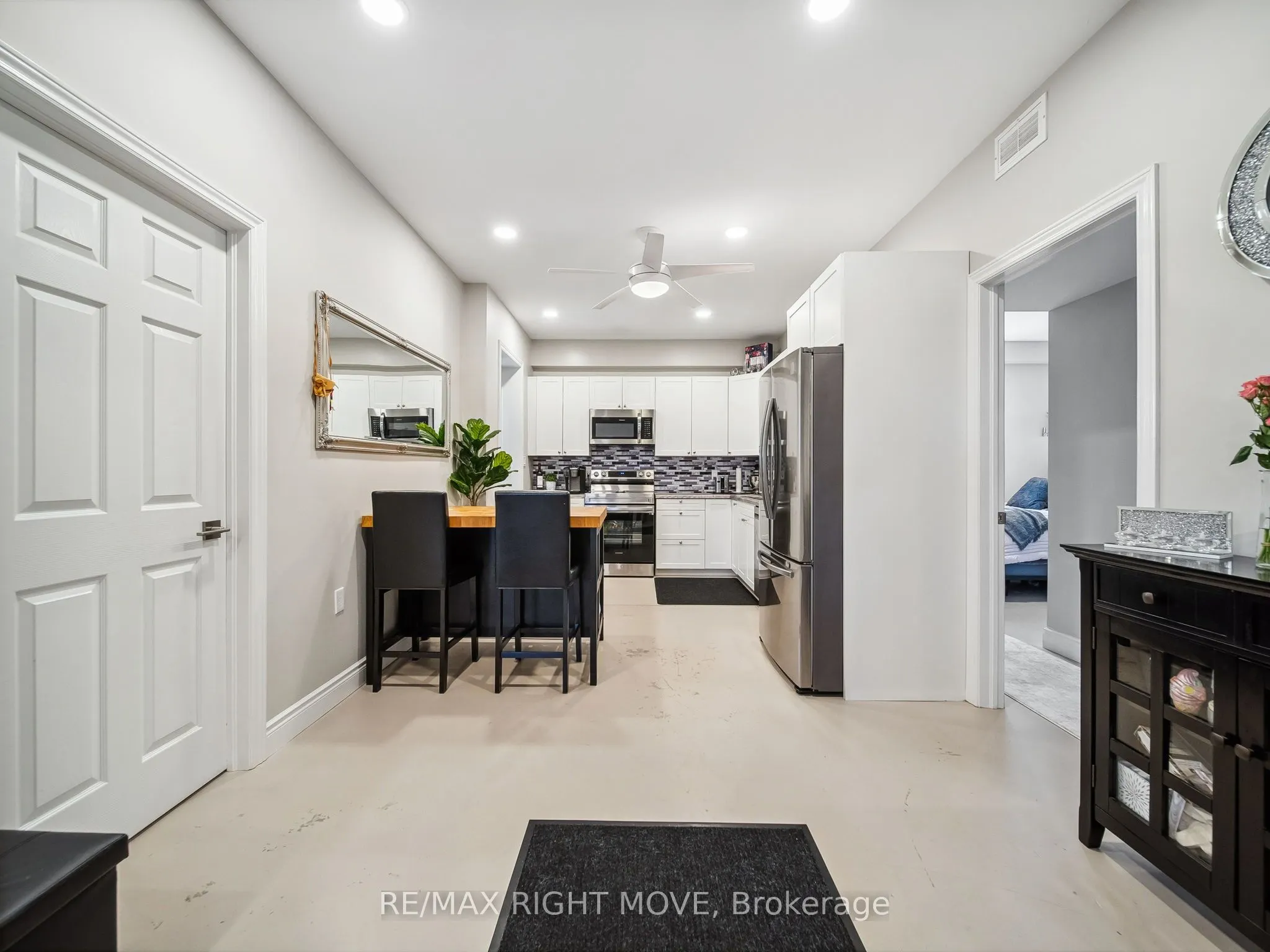 112B Creighton Street S, #2