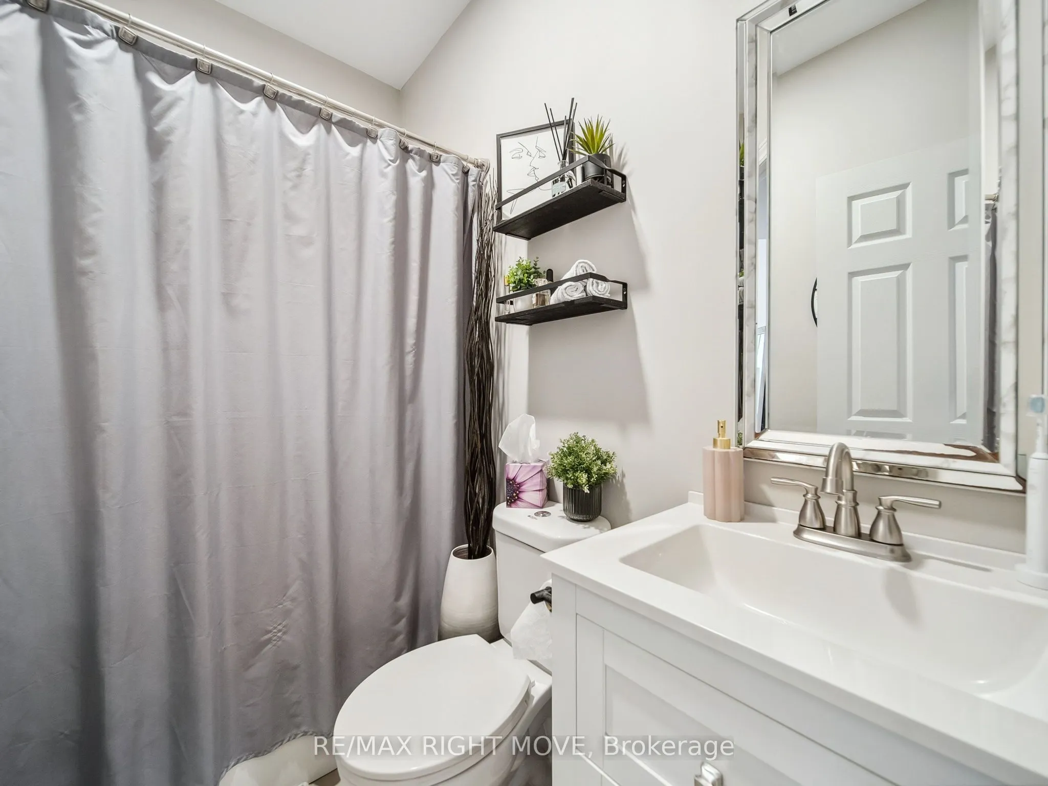 112B Creighton Street S, #2