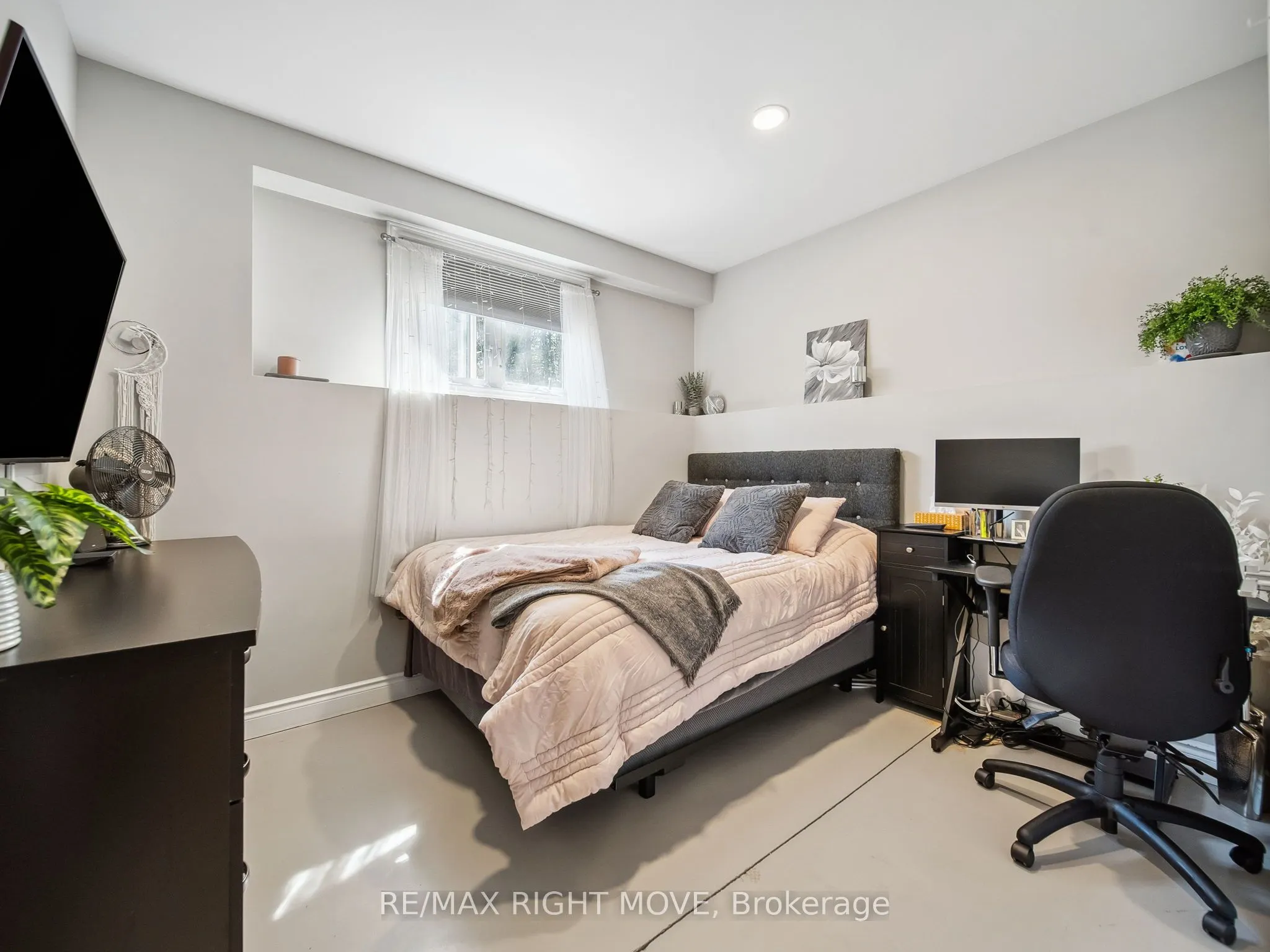 112B Creighton Street S, #2