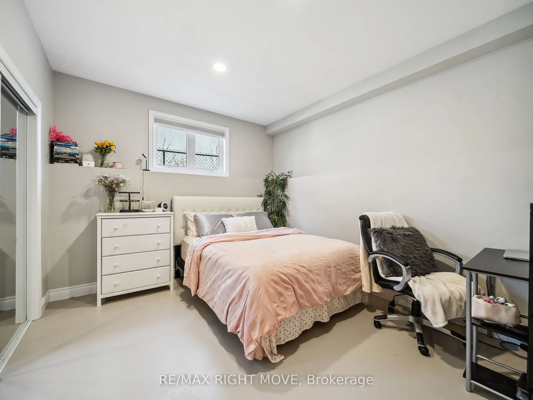 112B Creighton Street S, #2
