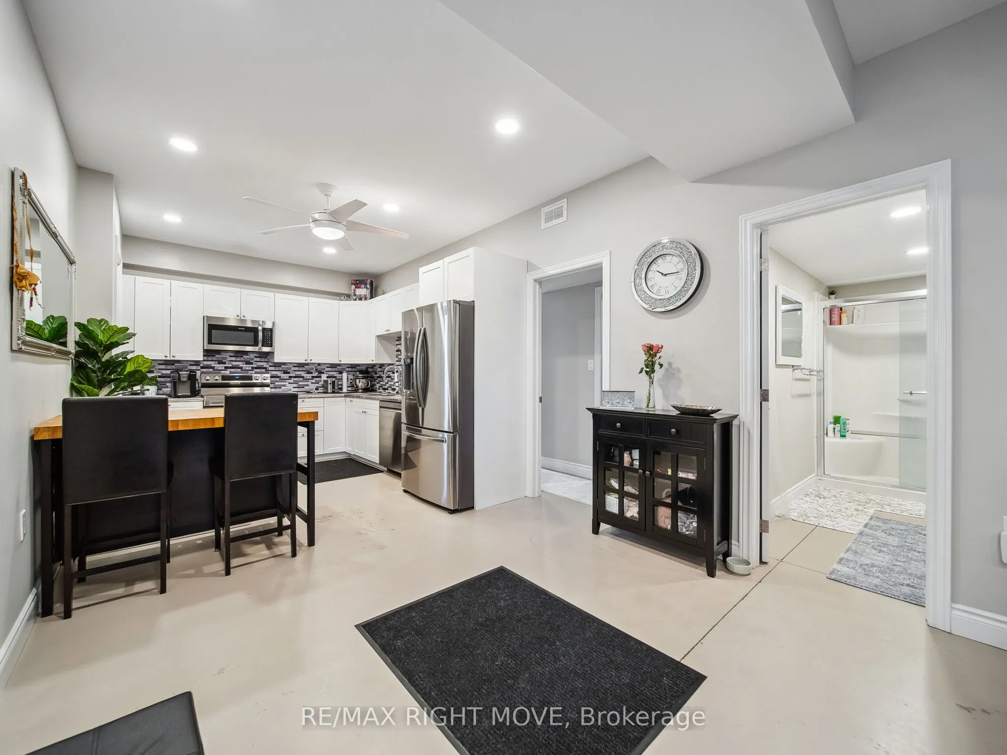 112B Creighton Street S, #2