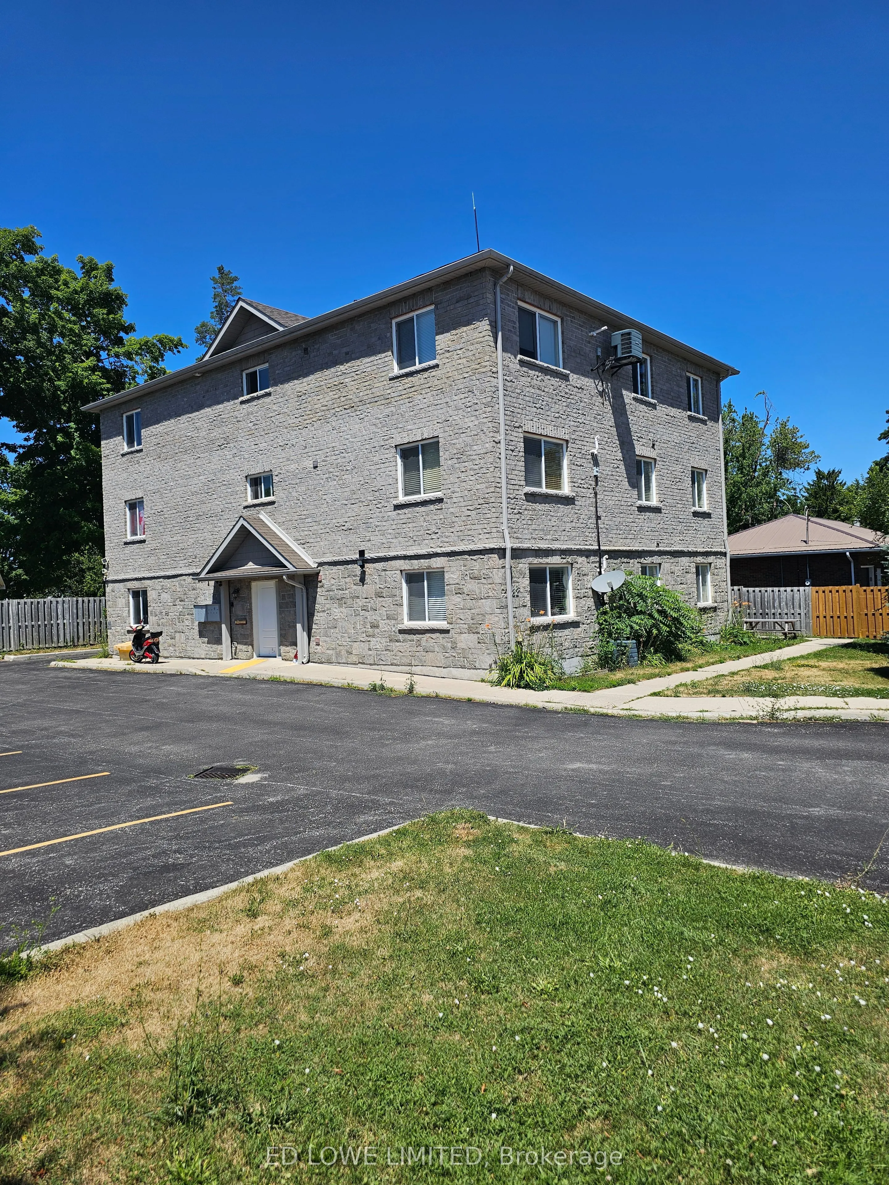 82 Fittons Road E