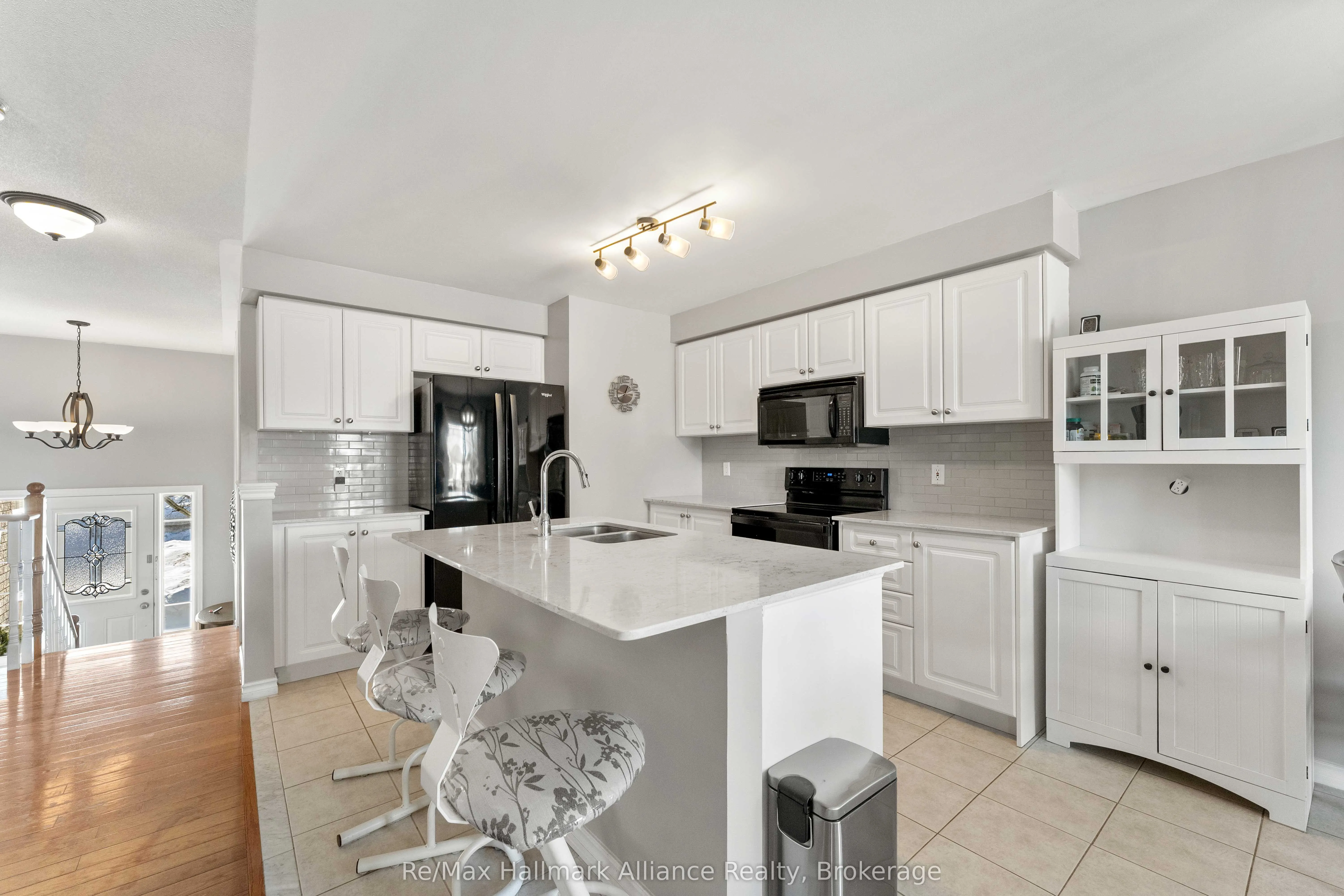 20 Meadowood Drive