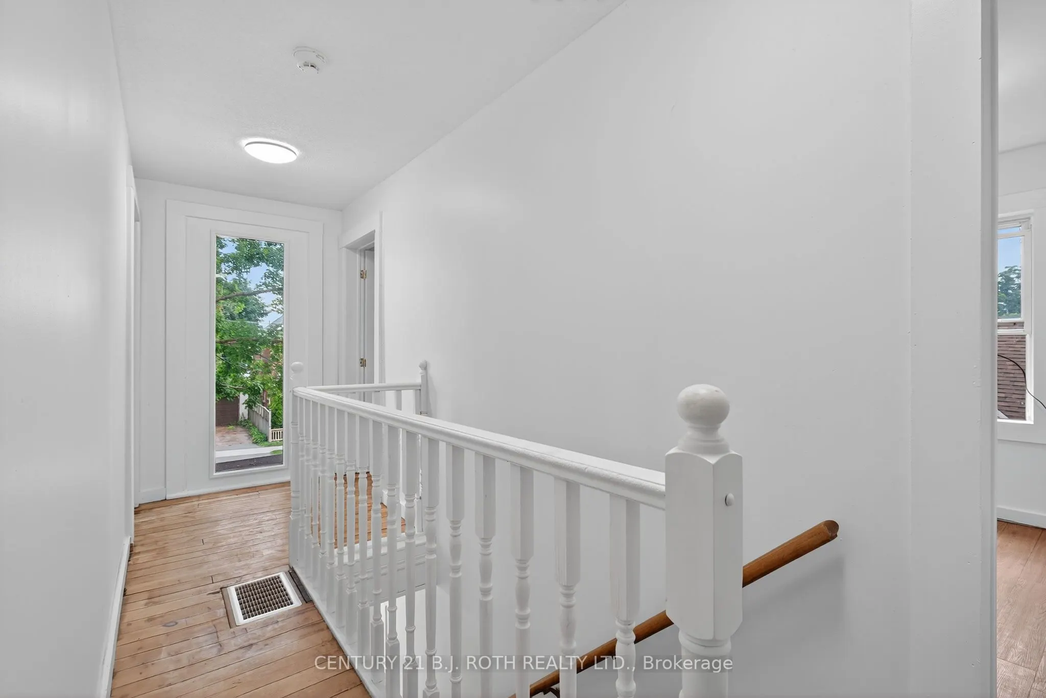 153 Laclie Street