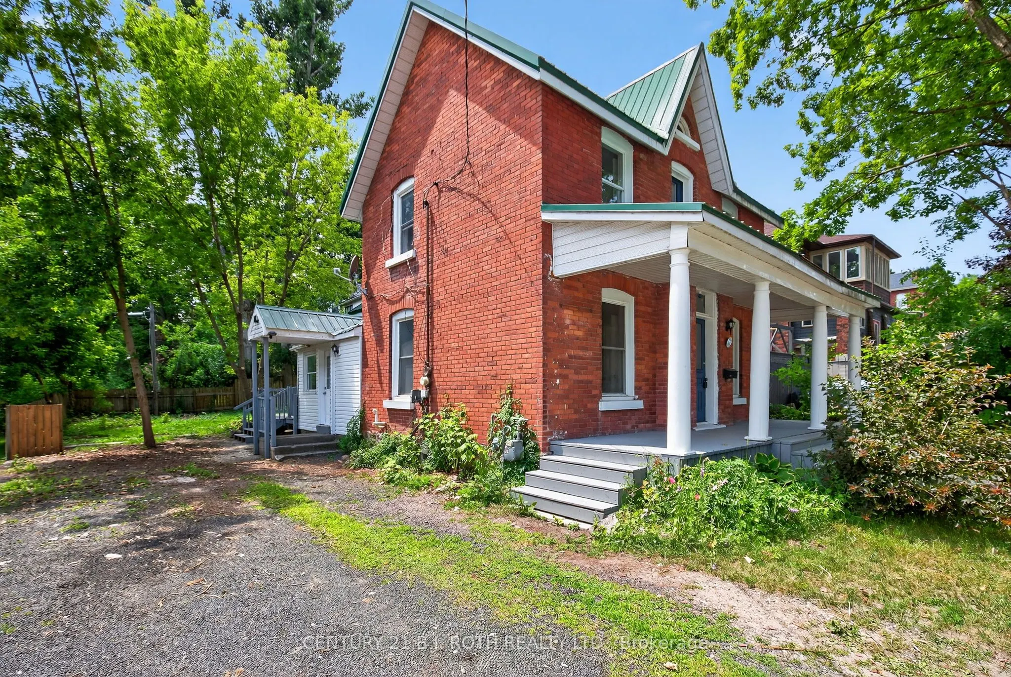 153 Laclie Street