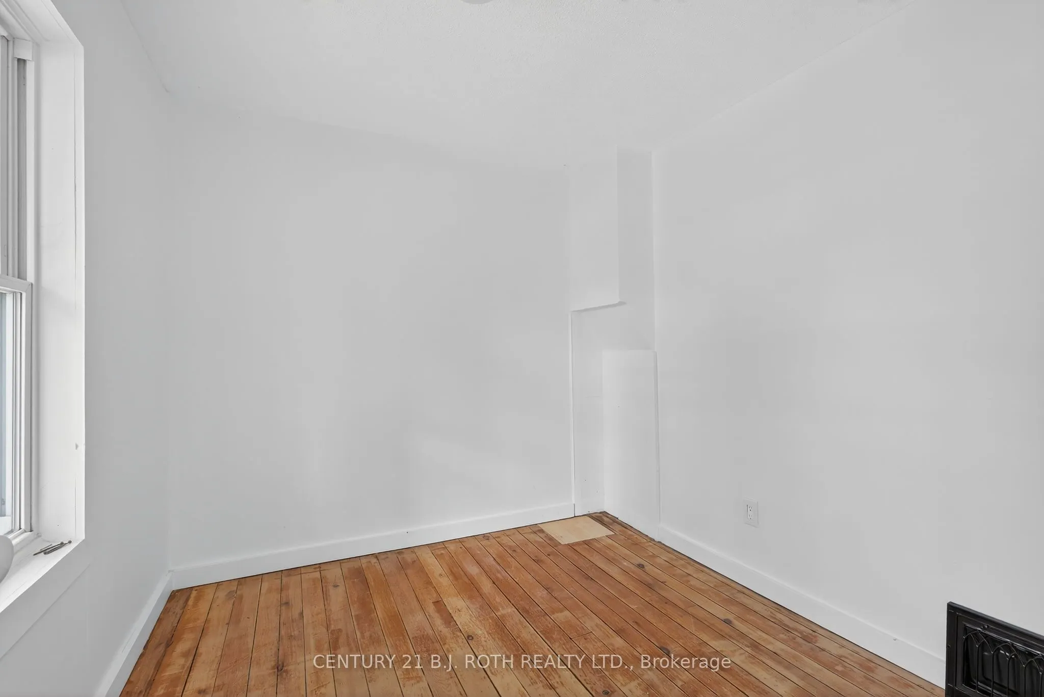 153 Laclie Street
