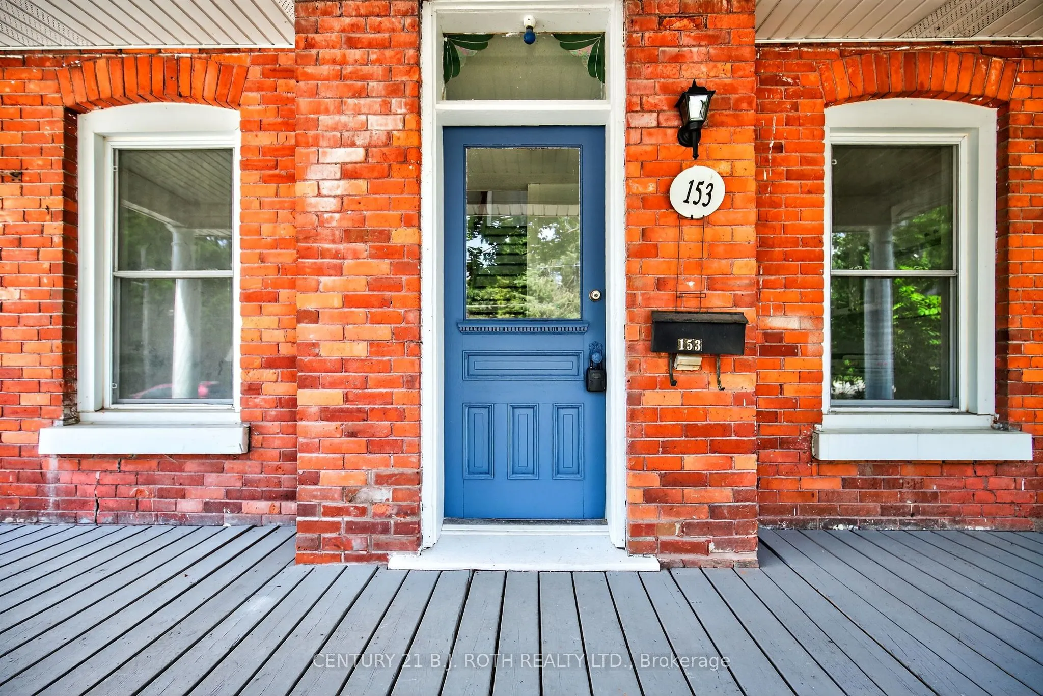 153 Laclie Street