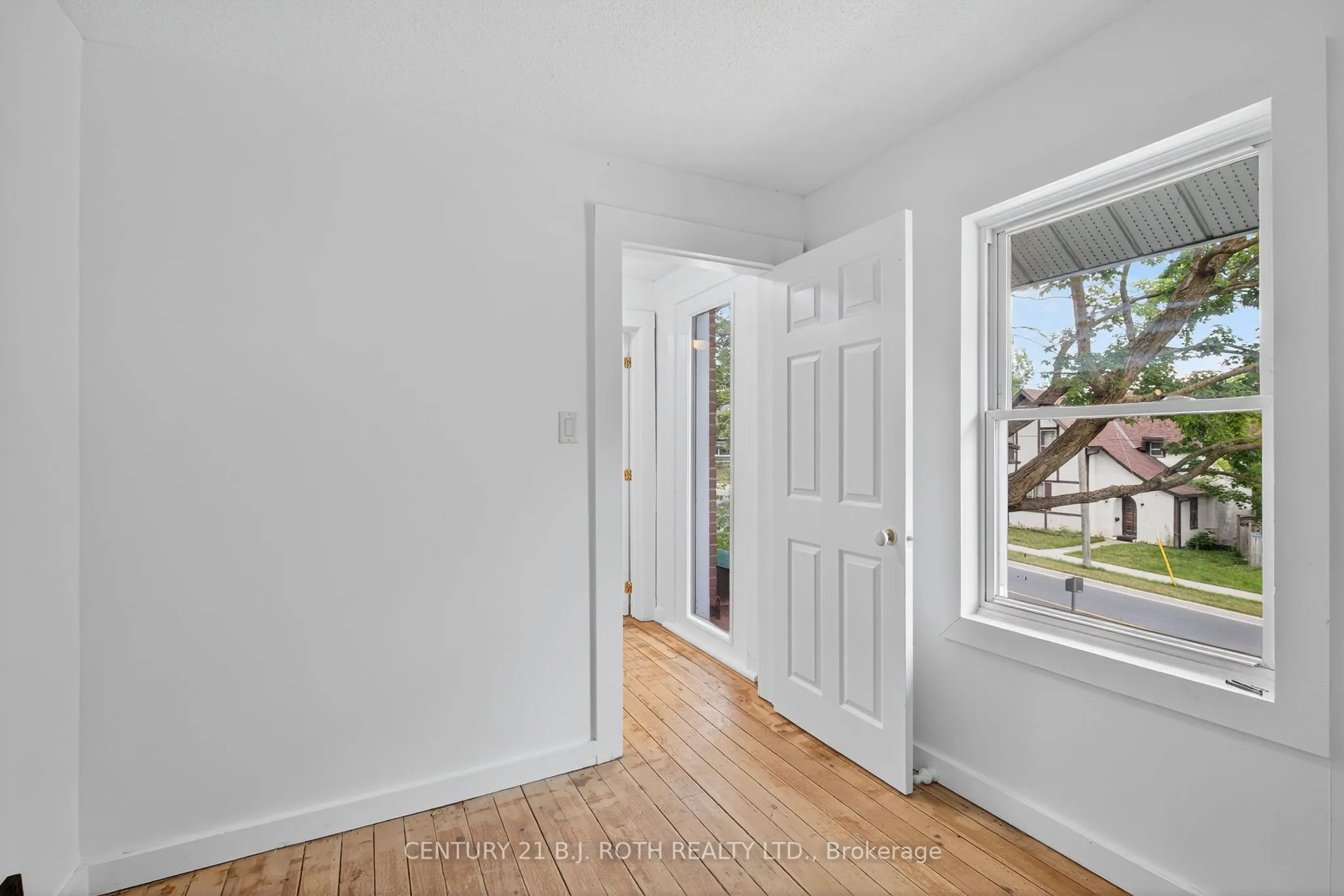 153 Laclie Street