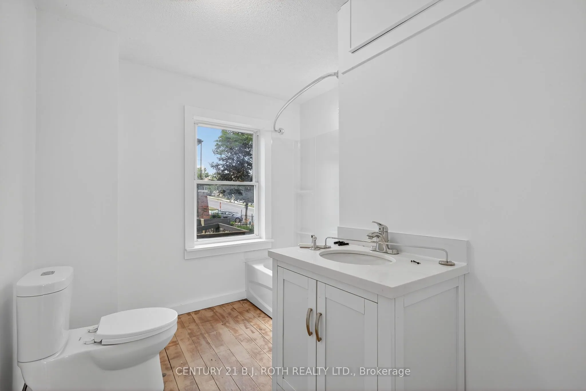 153 Laclie Street