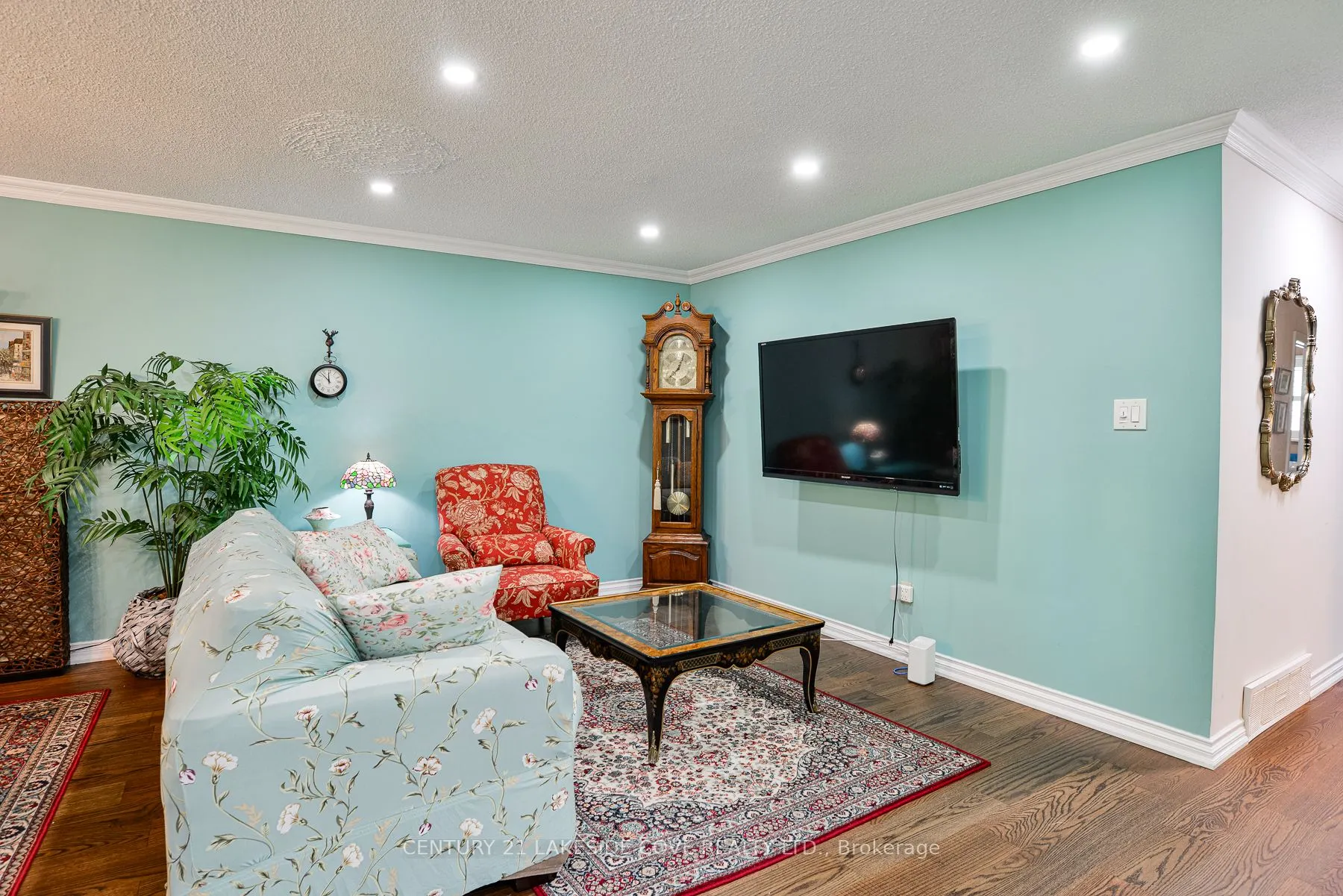 9 Pinetree Court