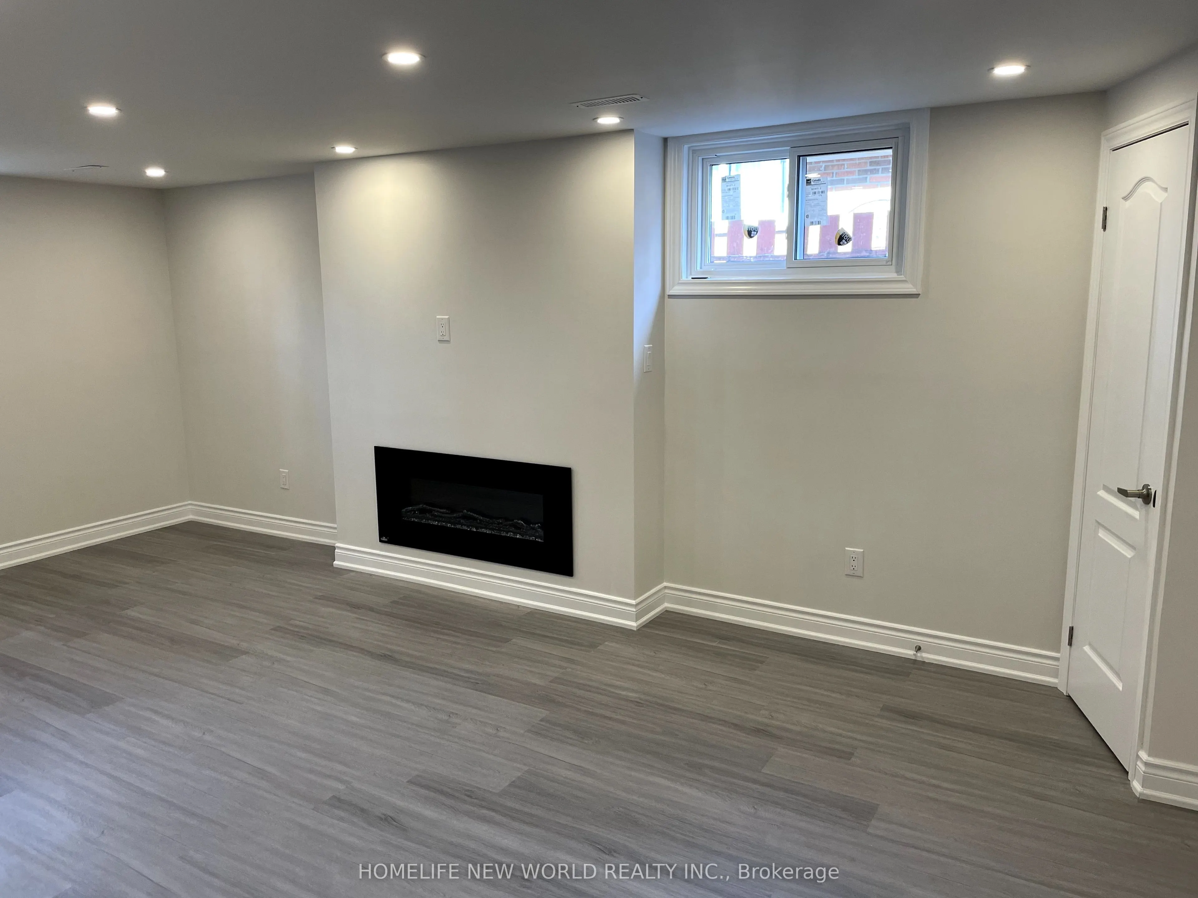 8 Maplehurst Crescent