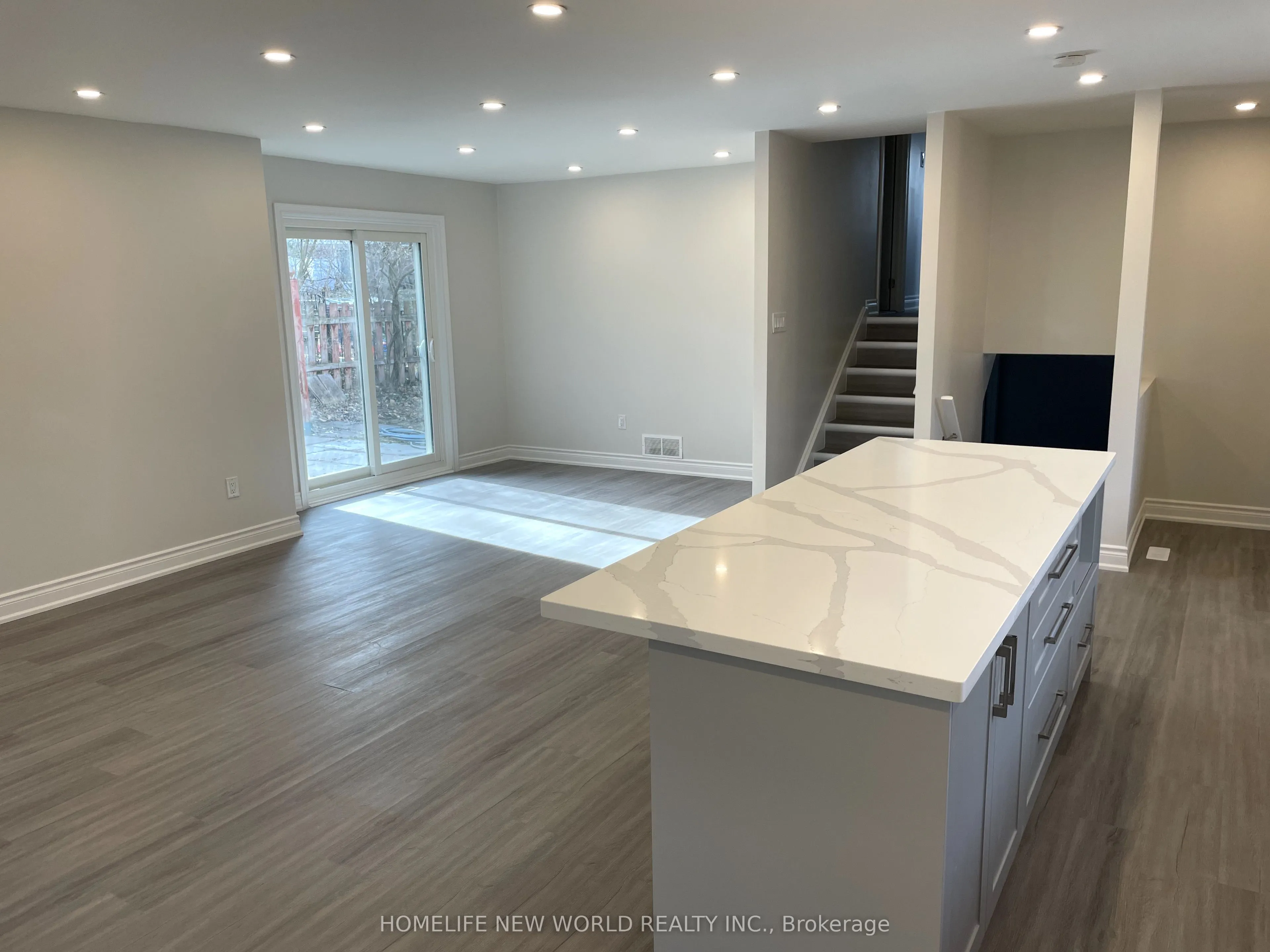8 Maplehurst Crescent