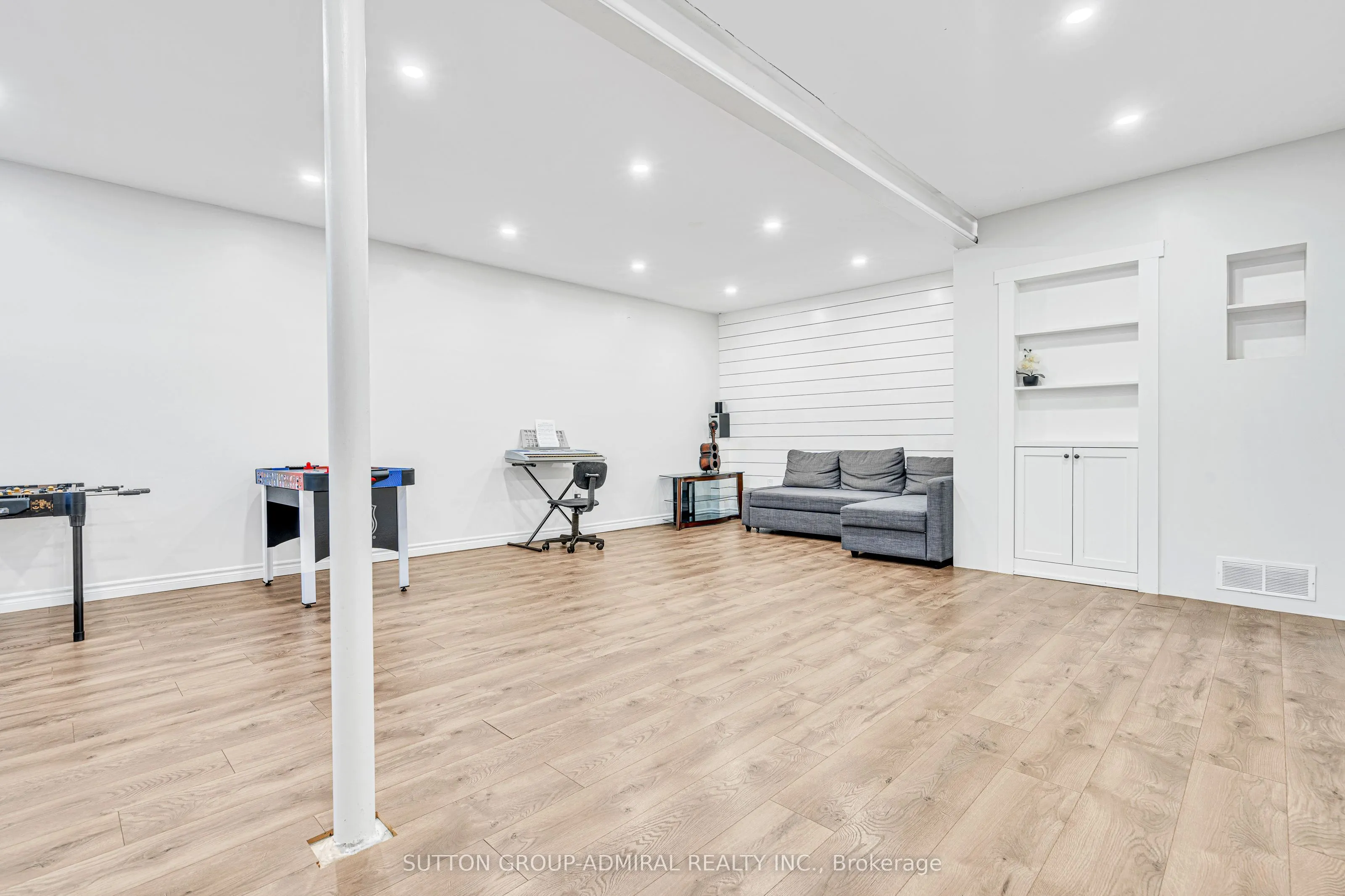 16 Empire Drive