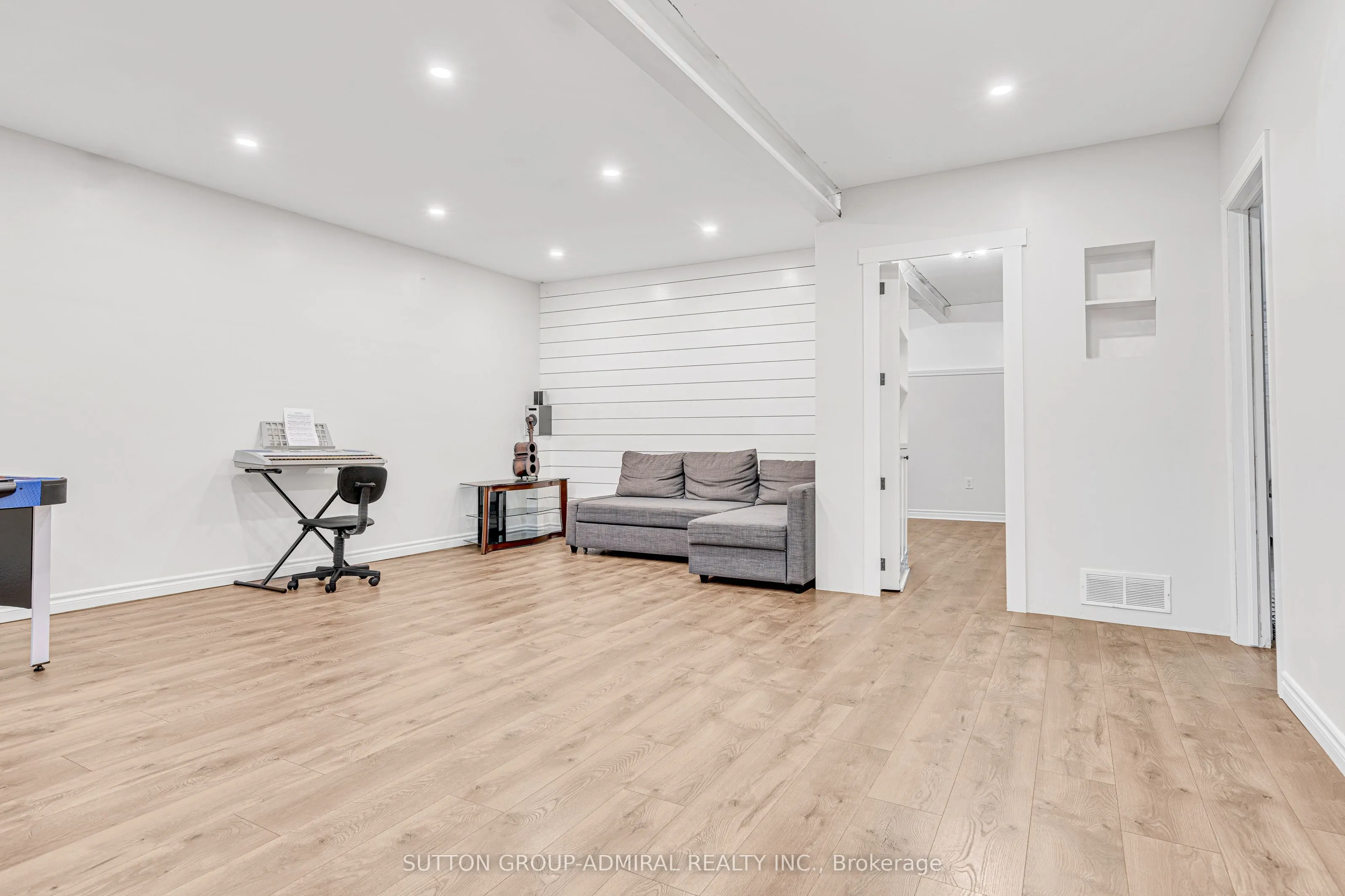 16 Empire Drive