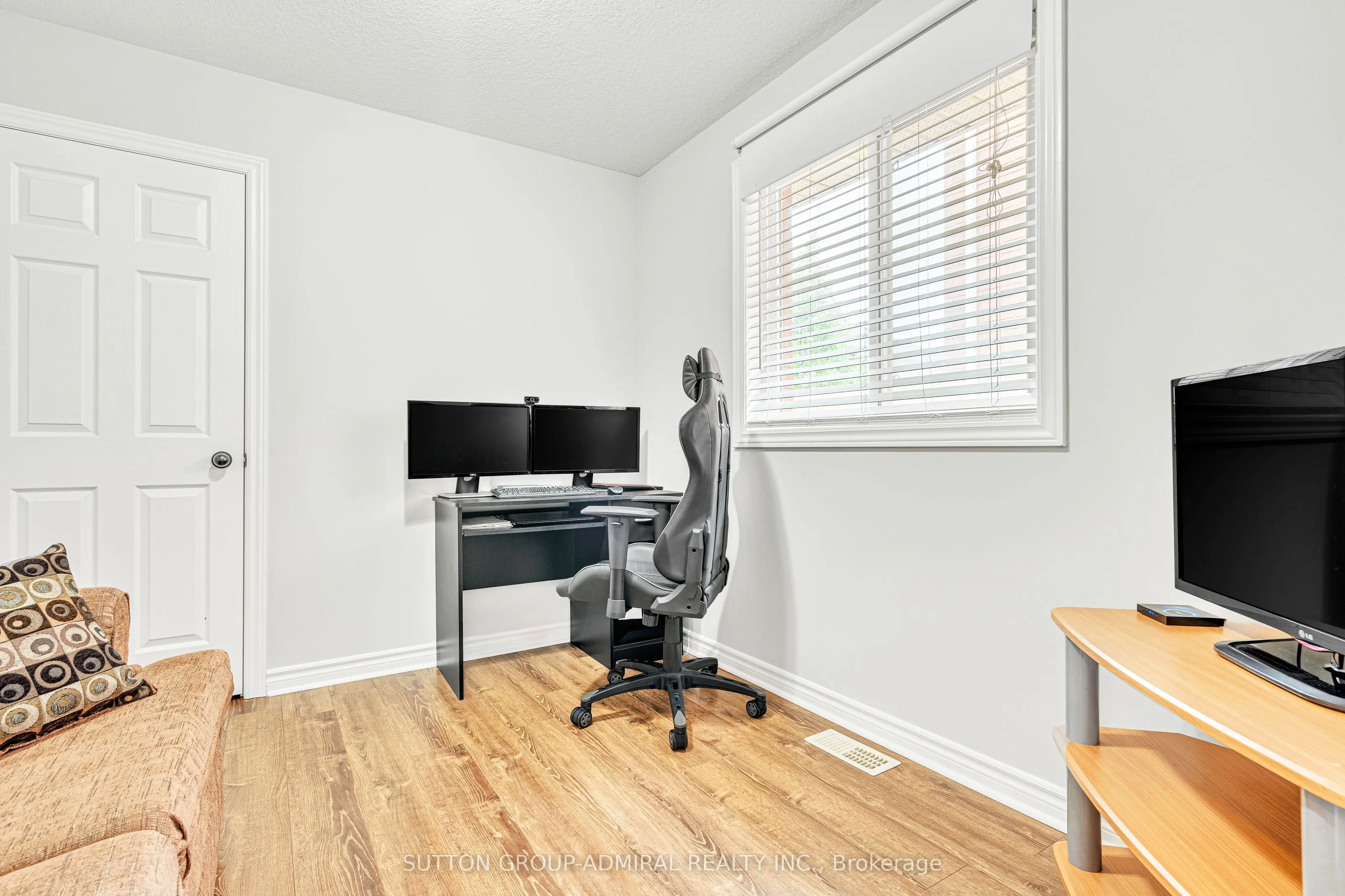 16 Empire Drive