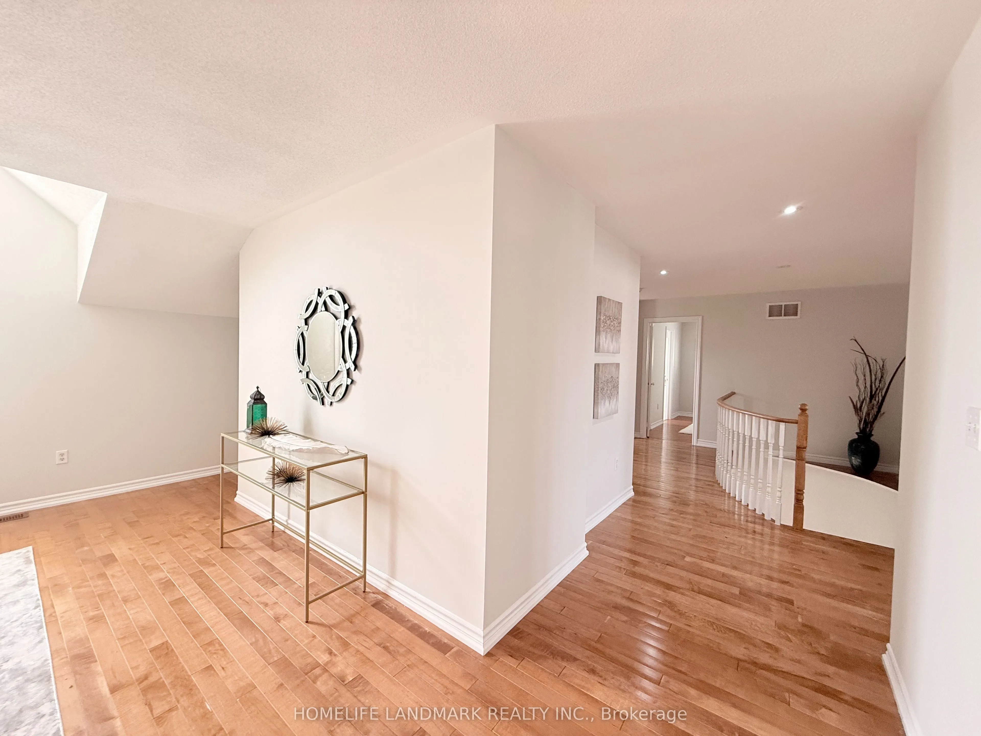 18 The Queensway