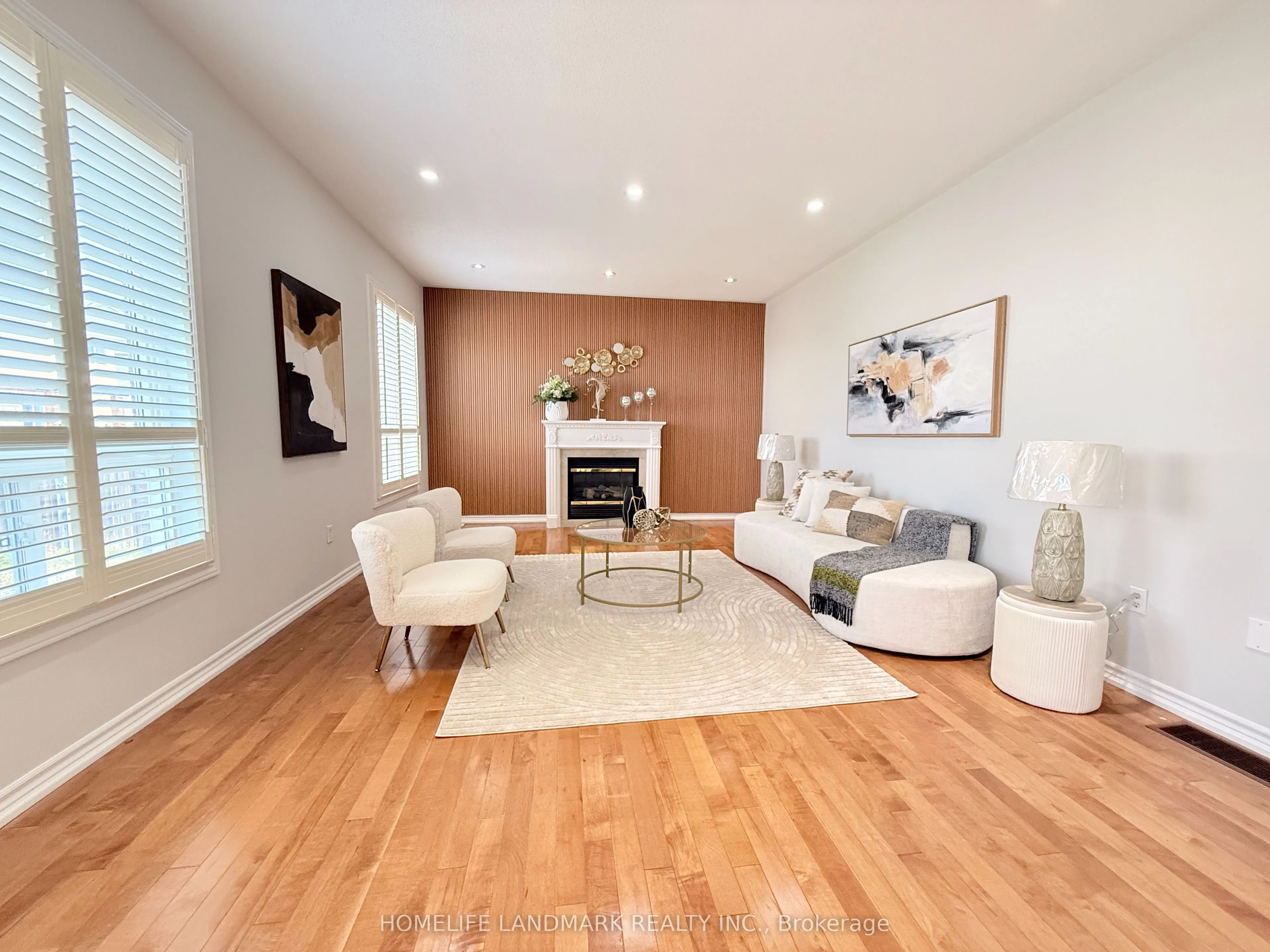 18 The Queensway