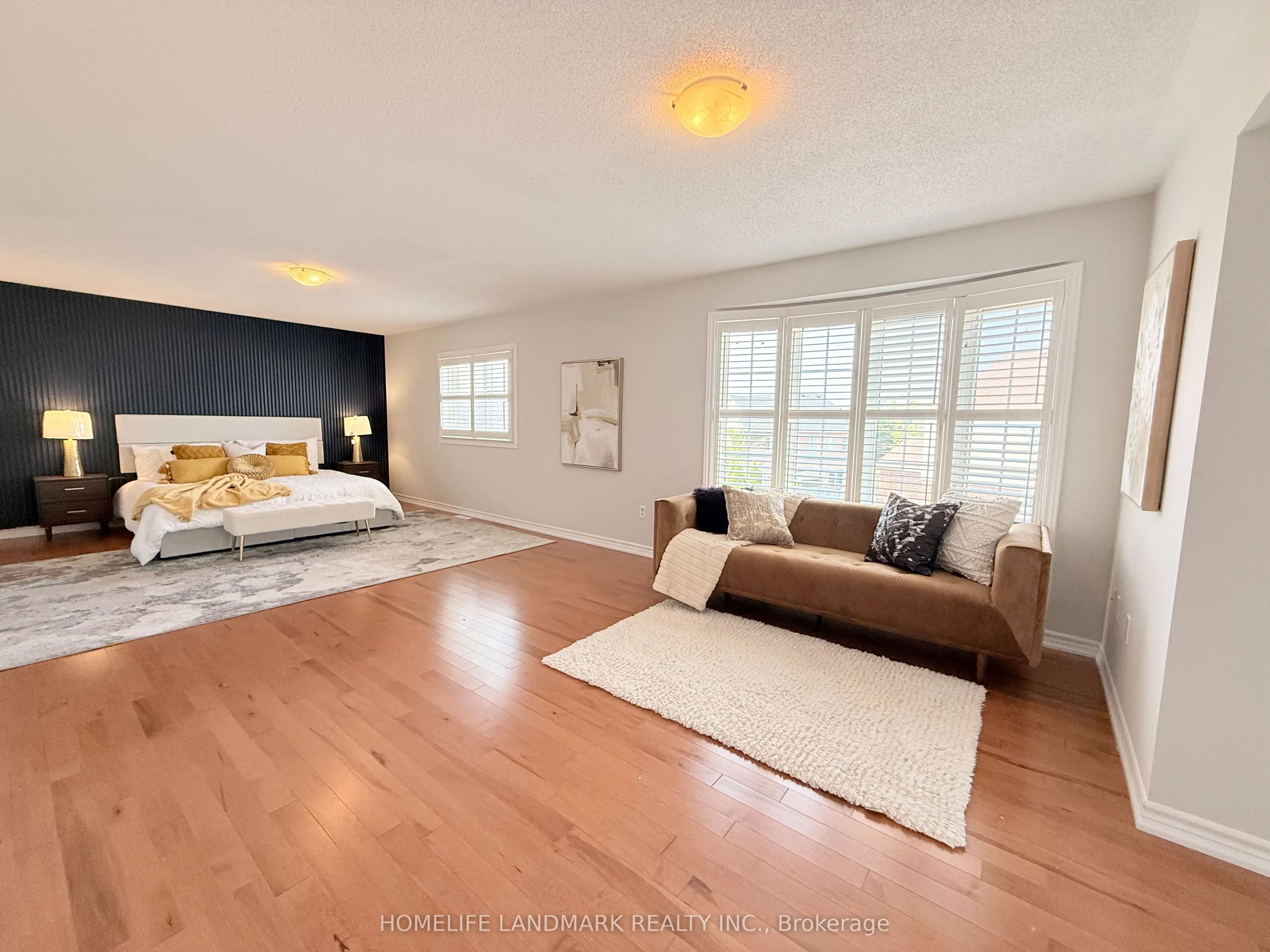 18 The Queensway