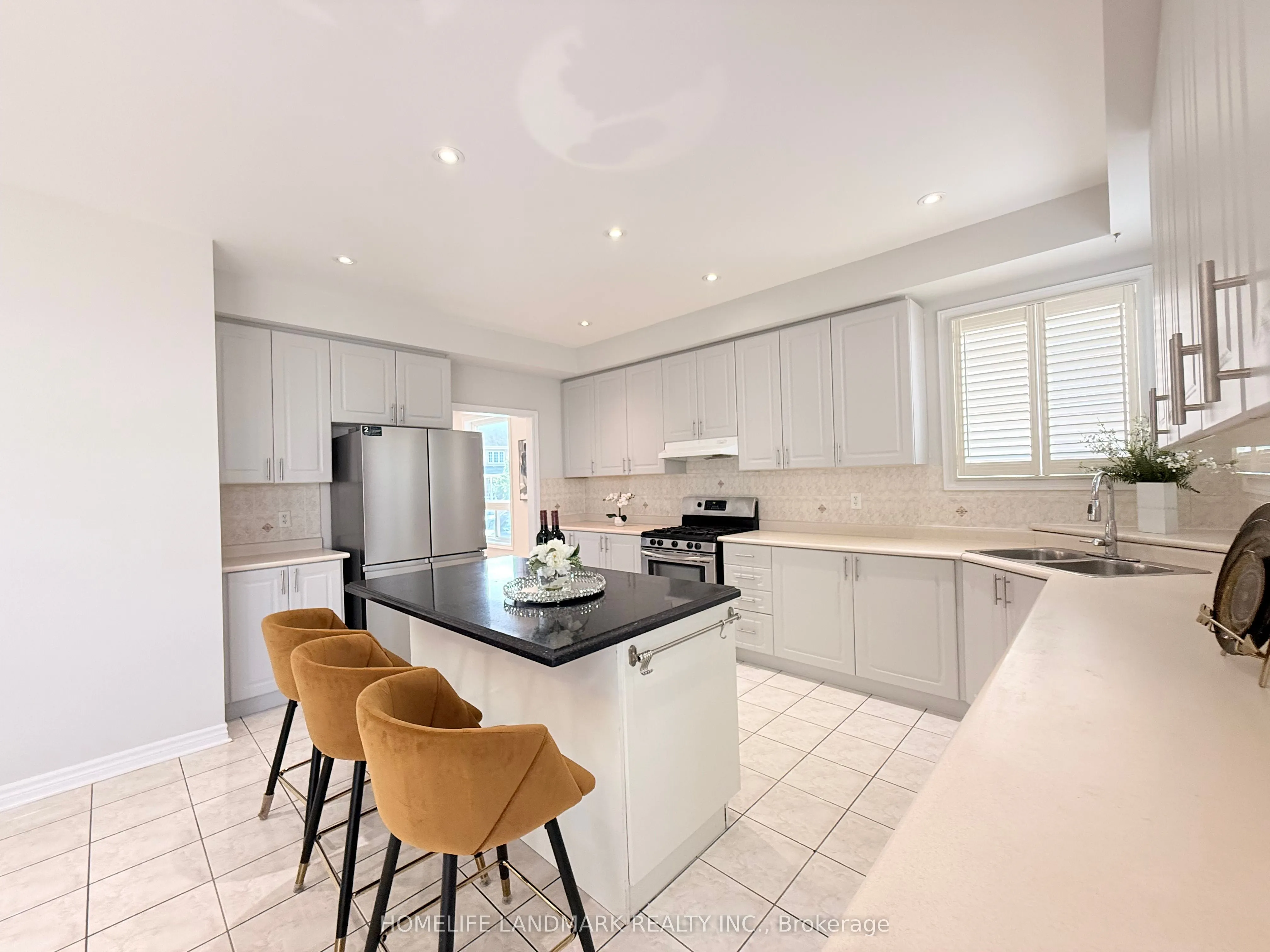 18 The Queensway
