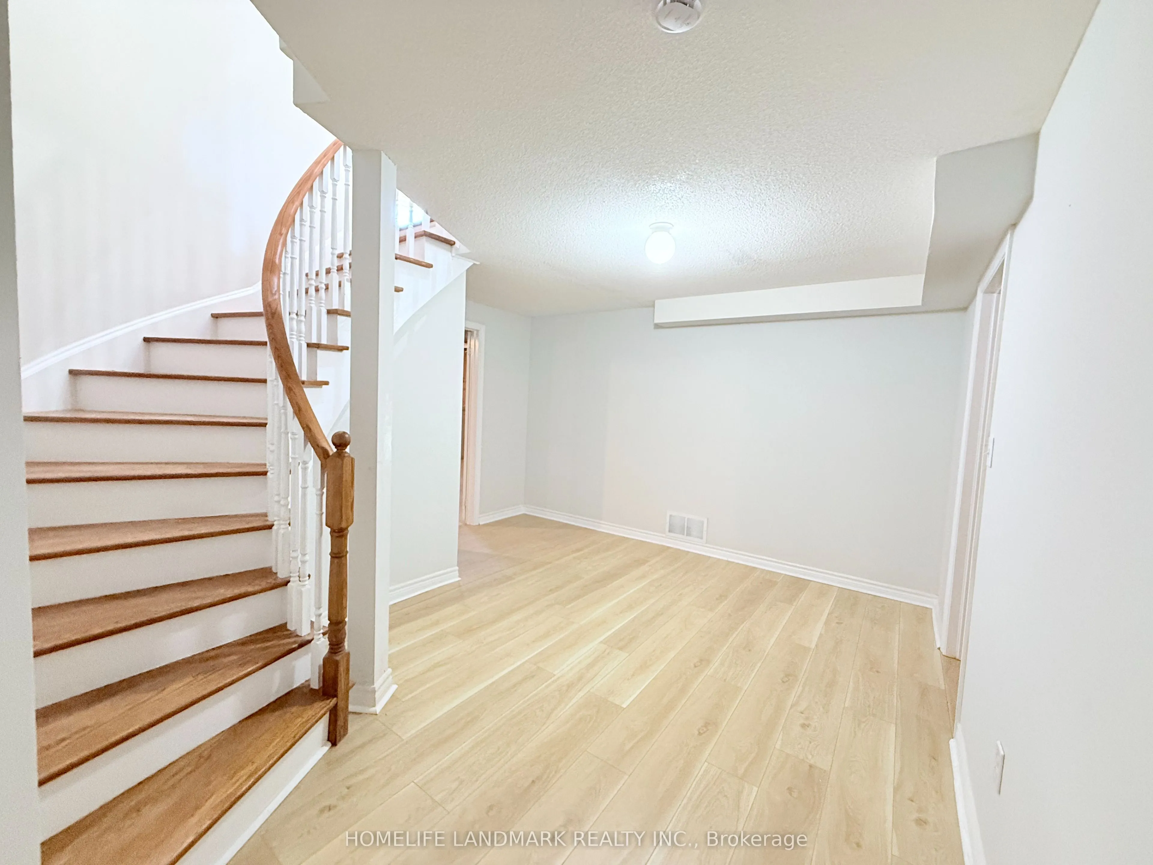 18 The Queensway
