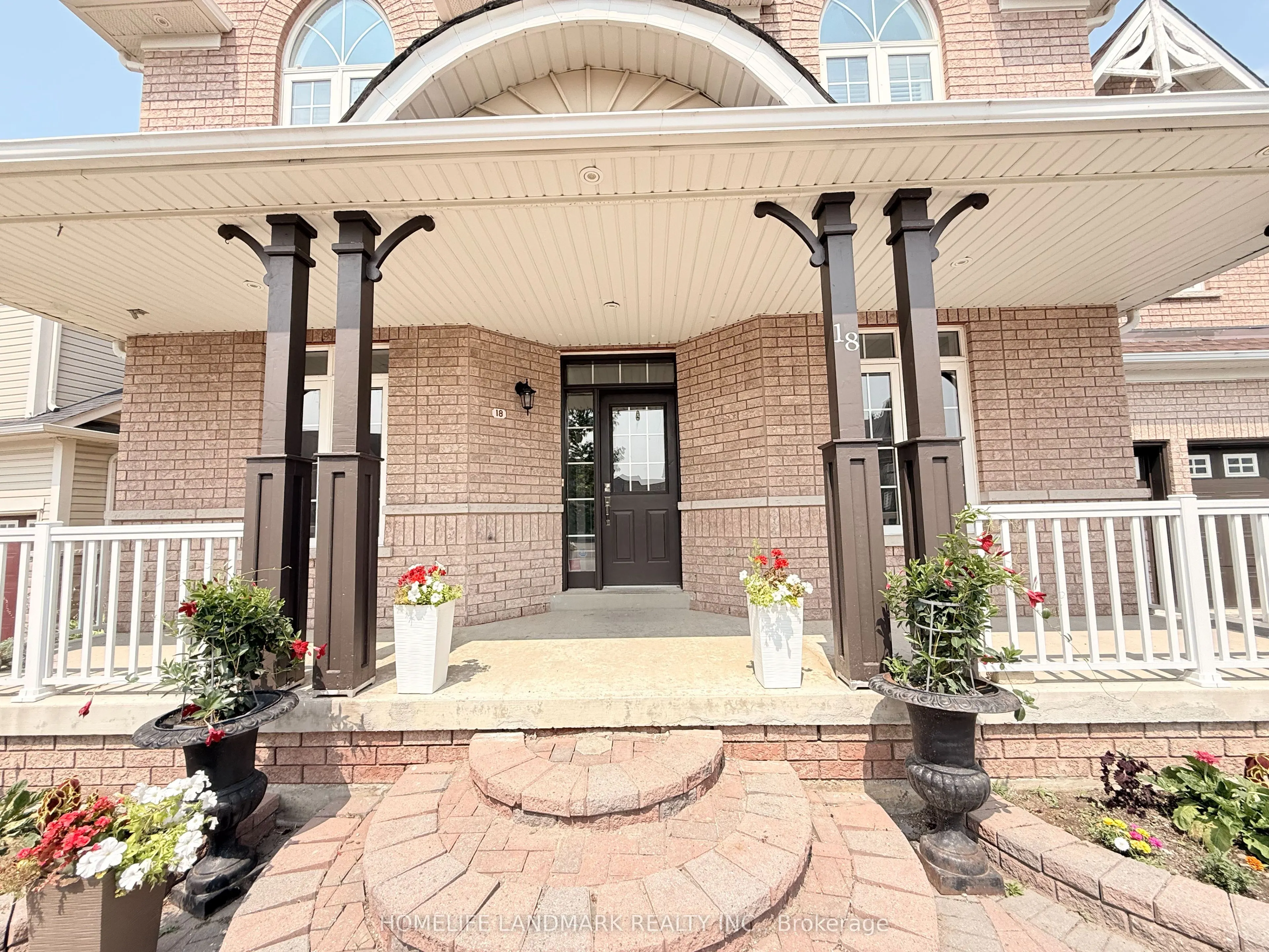 18 The Queensway