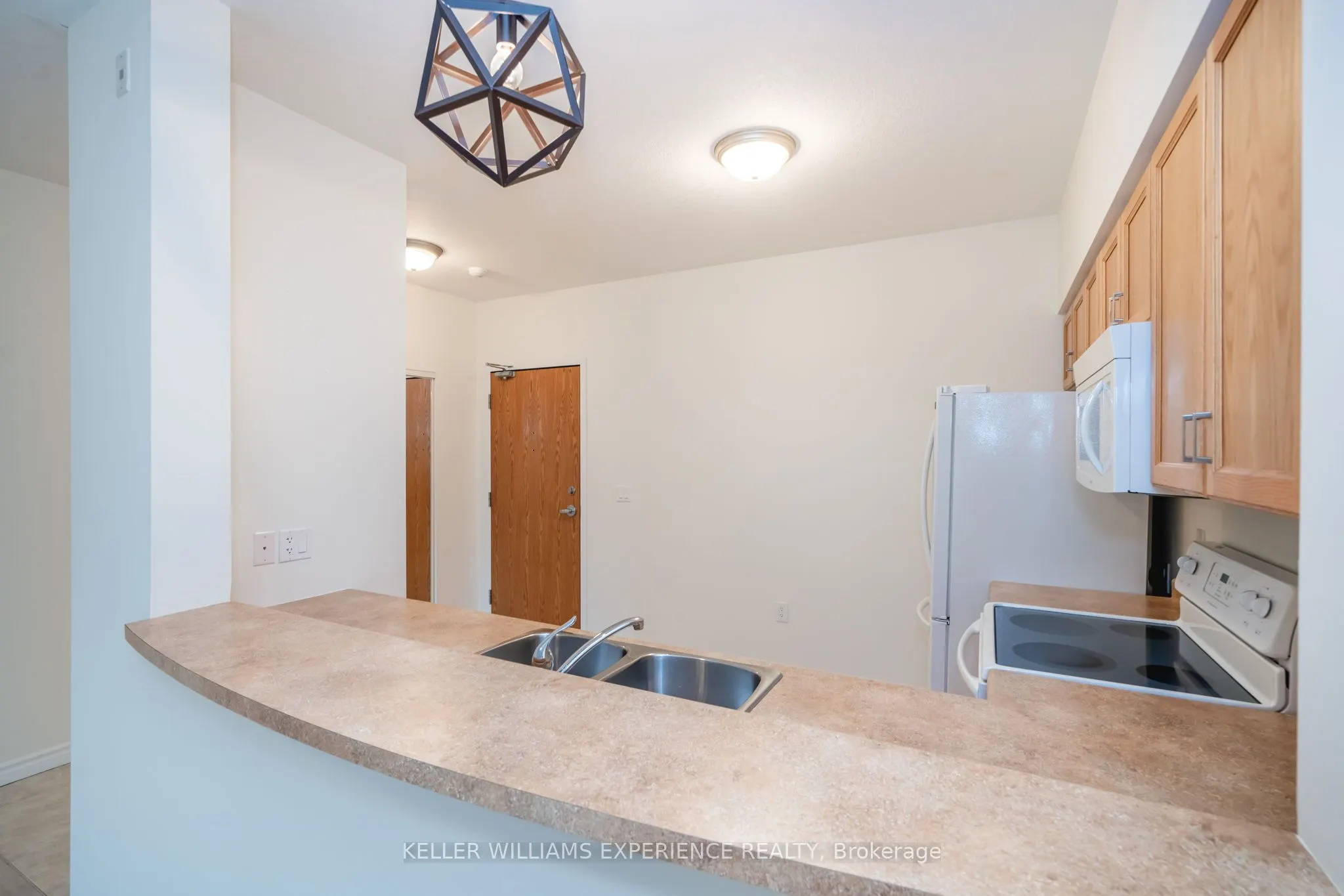 19B Yonge Street N, #103