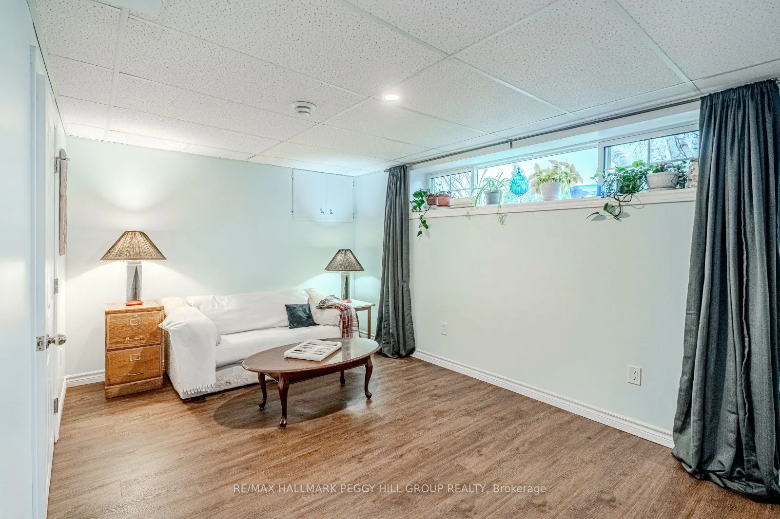 33 Porter Crescent