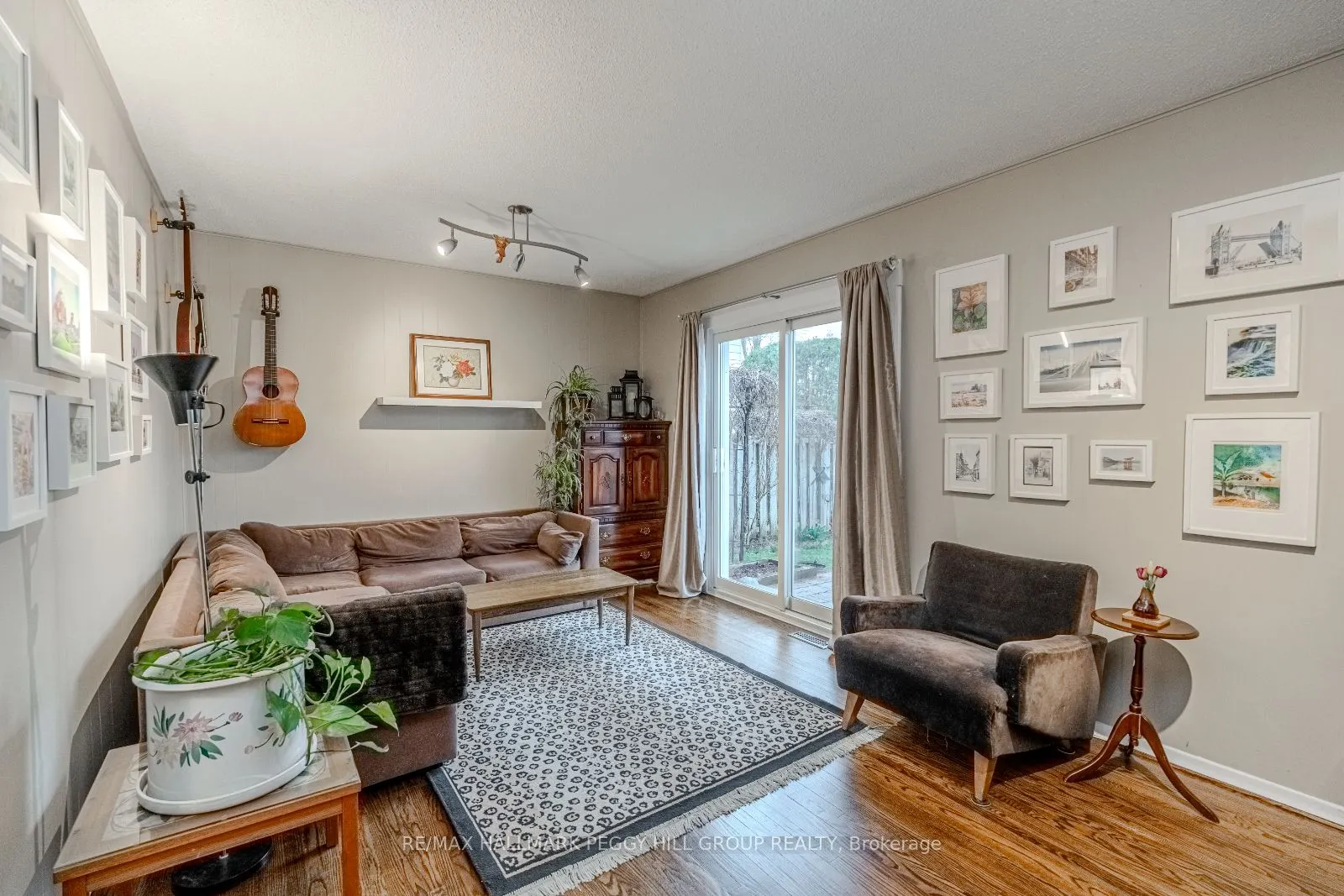 33 Porter Crescent