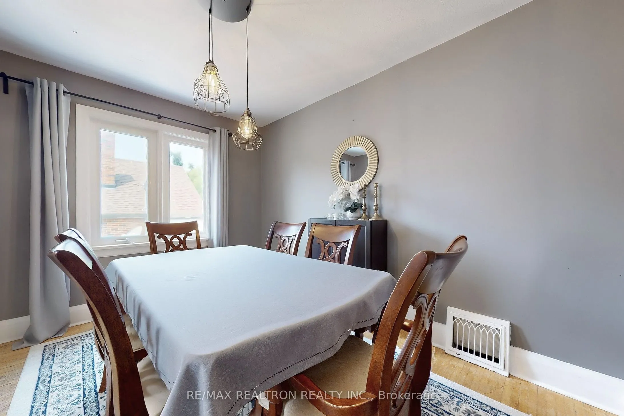 11 Eccles Street N