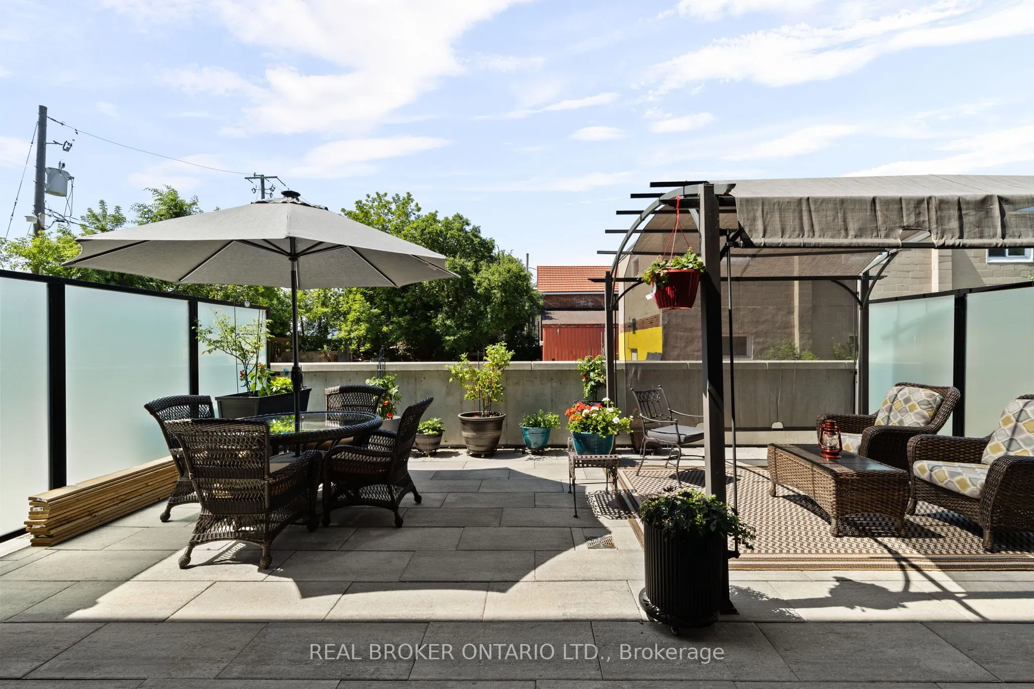 21 Matchdash Street S, #210