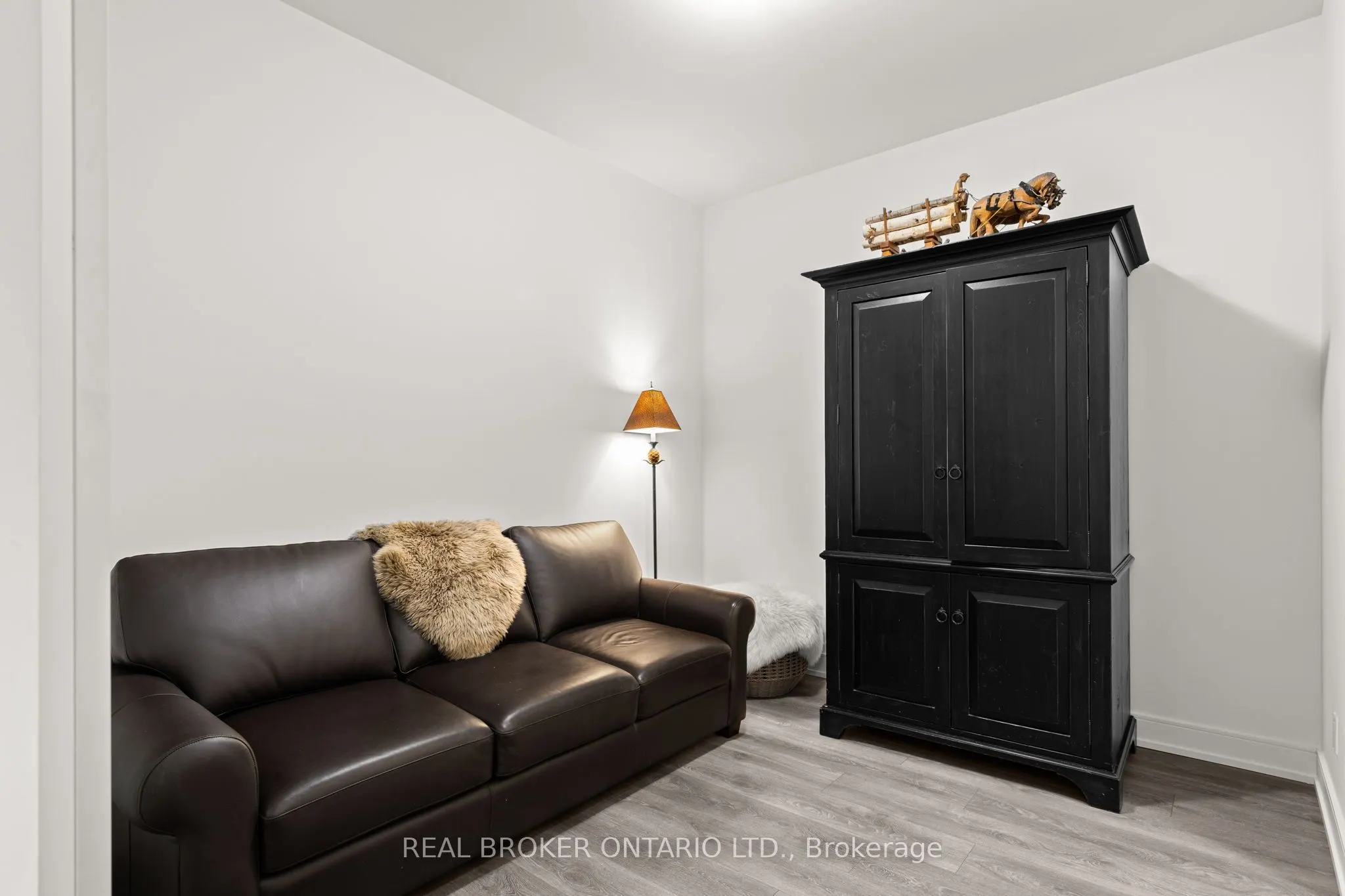 21 Matchdash Street S, #210