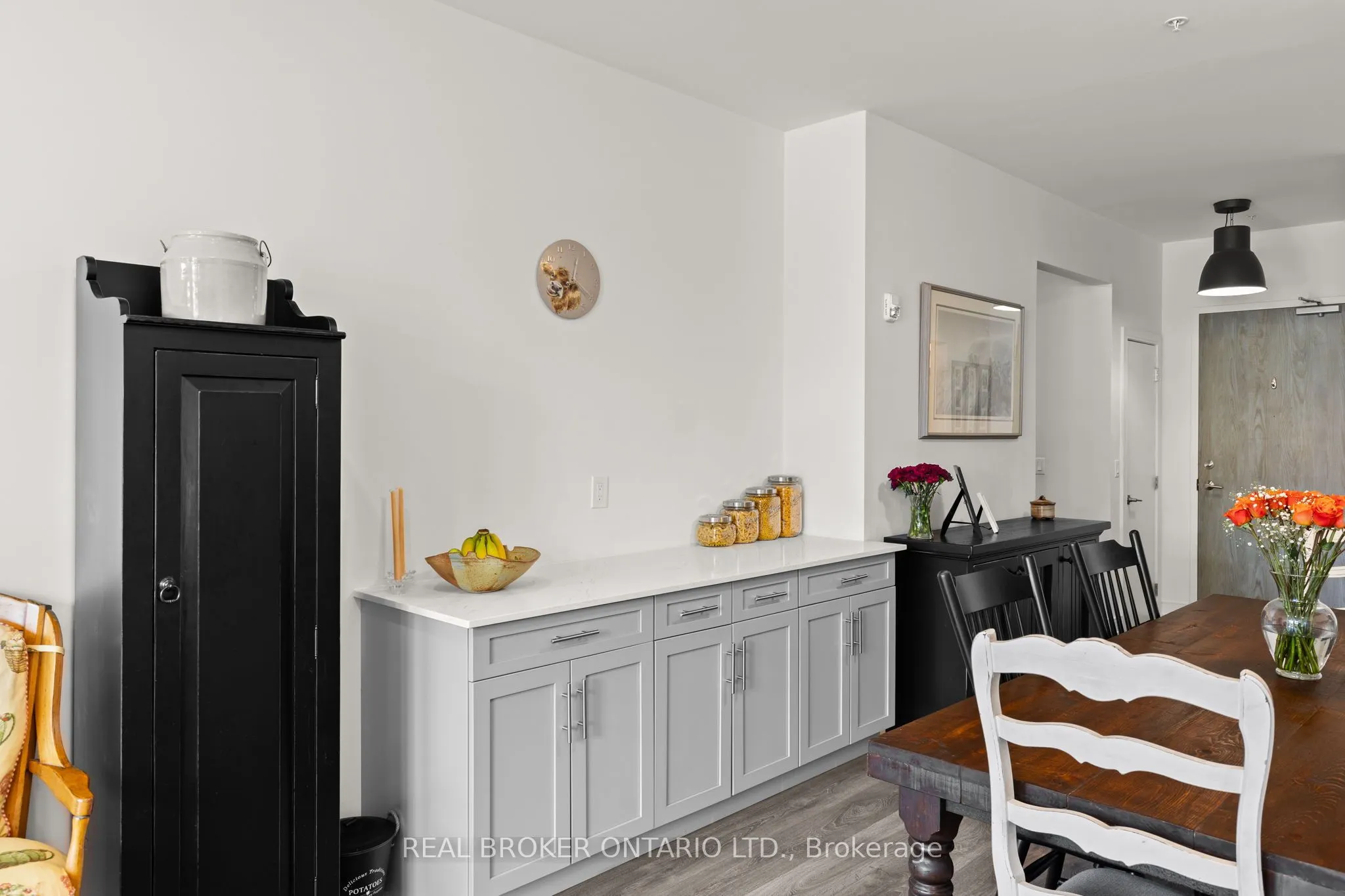 21 Matchdash Street S, #210
