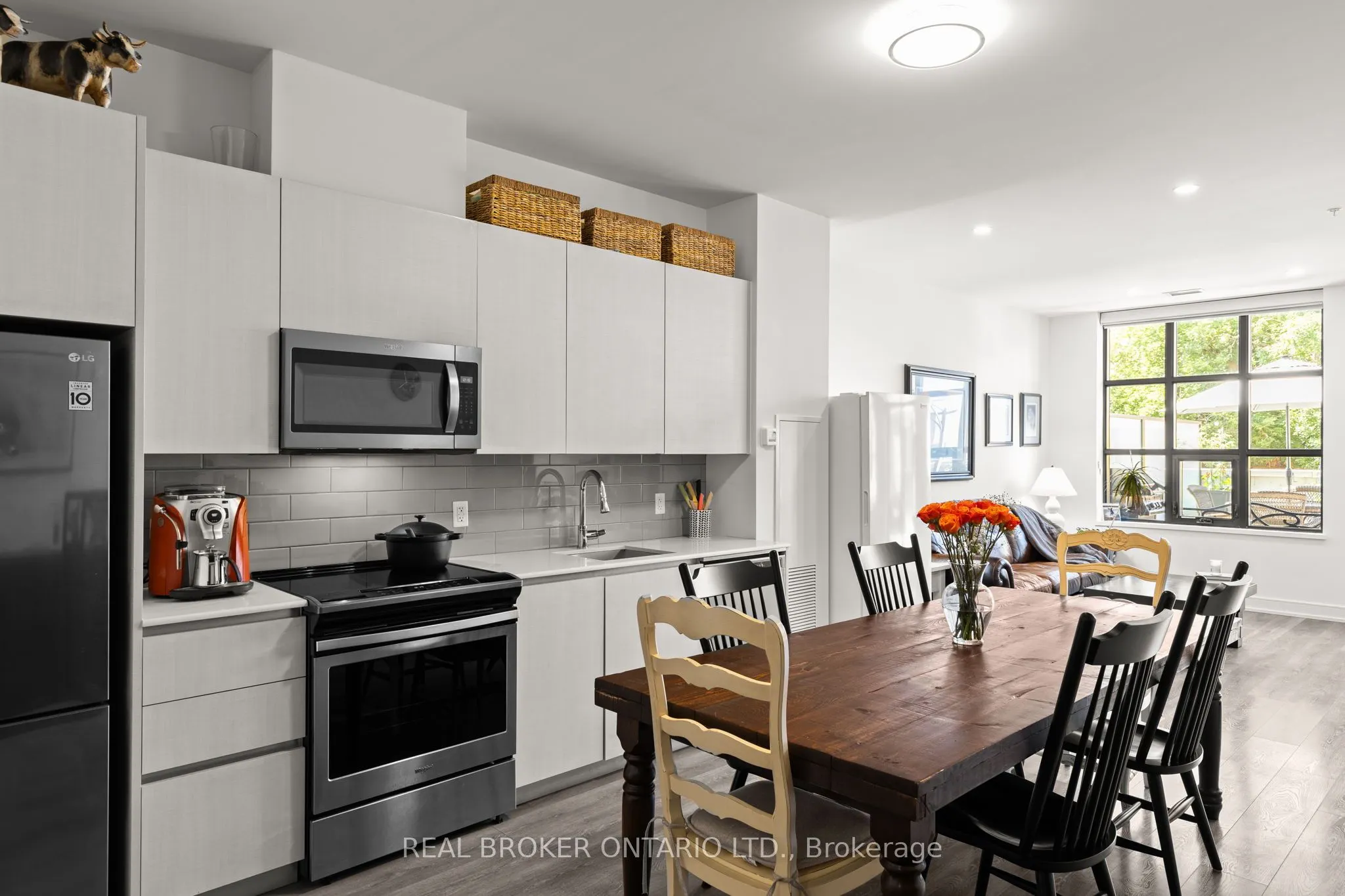 21 Matchdash Street S, #210