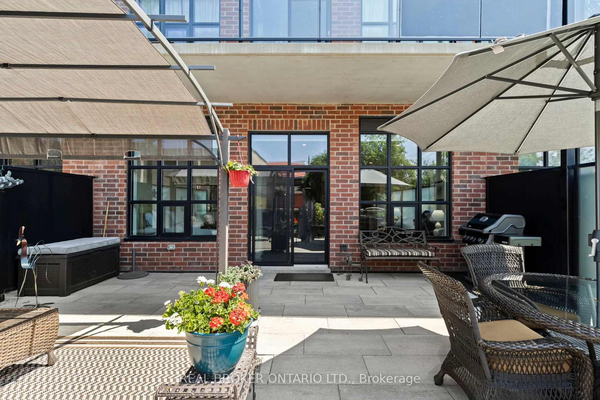 21 Matchdash Street S, #210