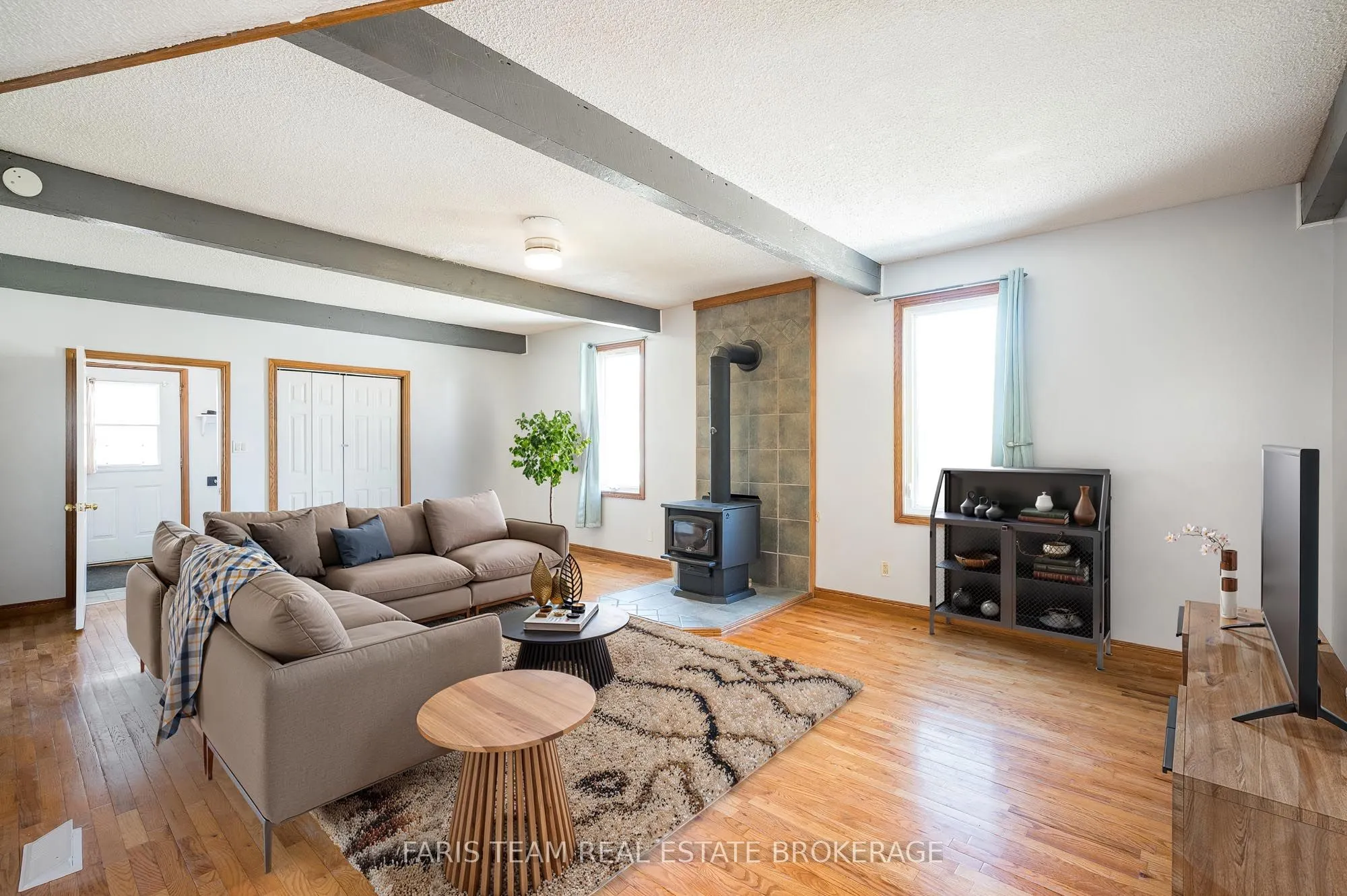 326 Lafontaine Road W