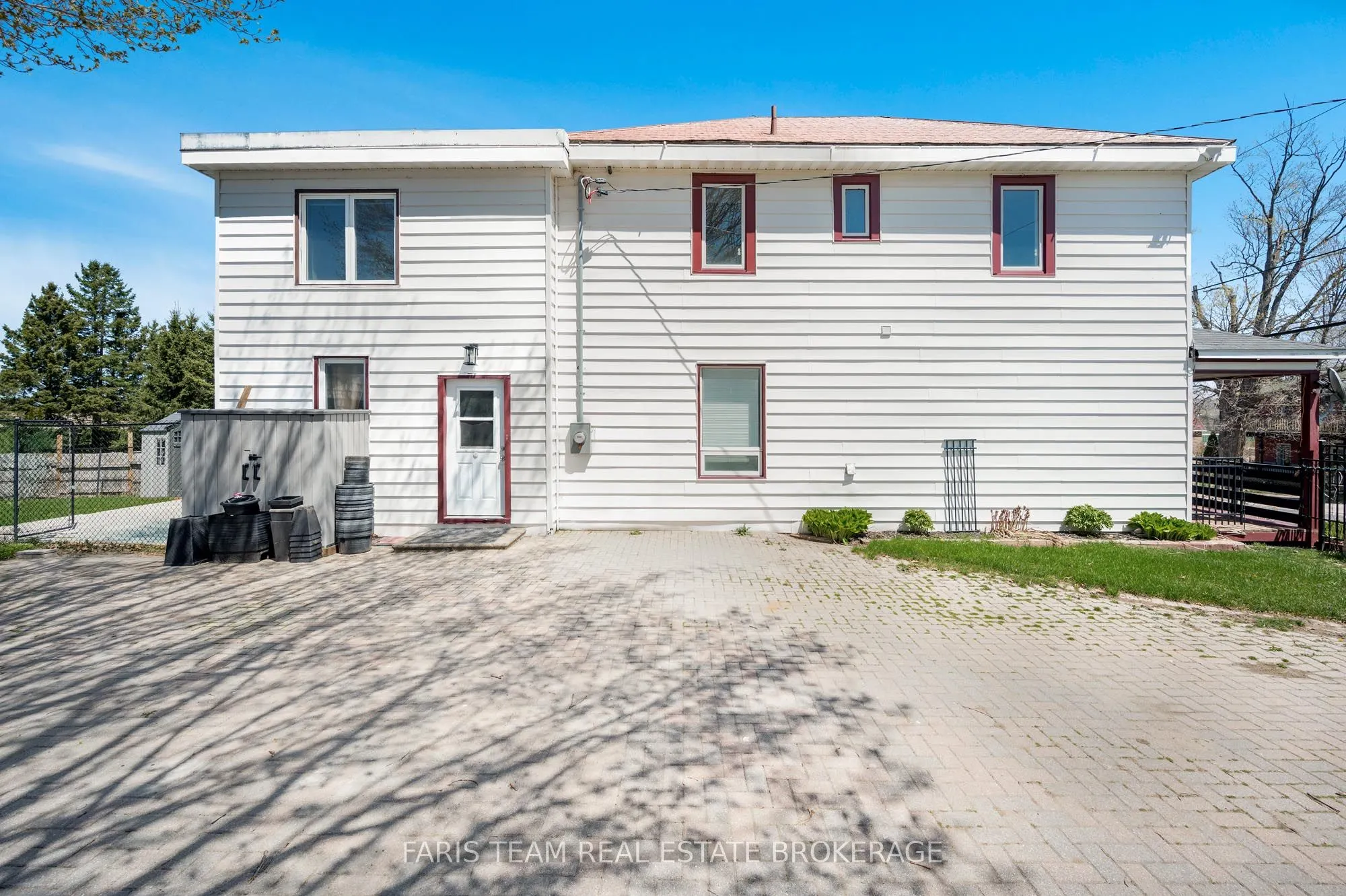 326 Lafontaine Road W