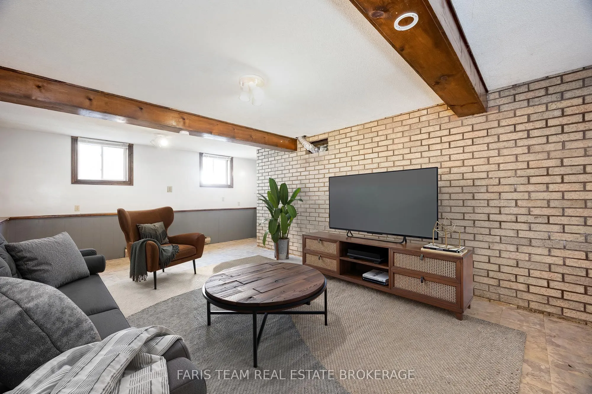 326 Lafontaine Road W