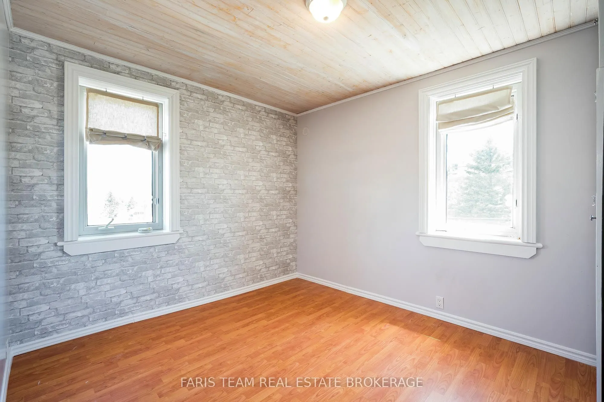 326 Lafontaine Road W