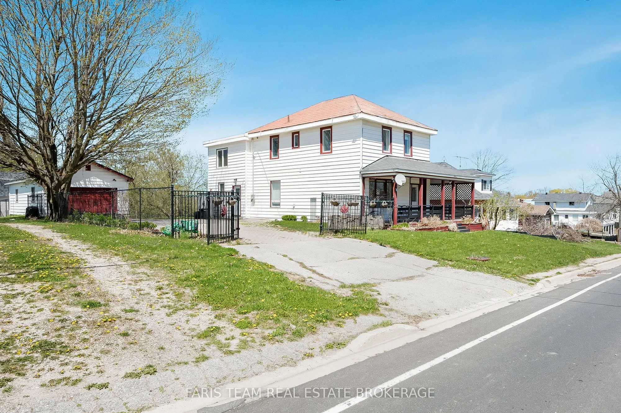 326 Lafontaine Road W