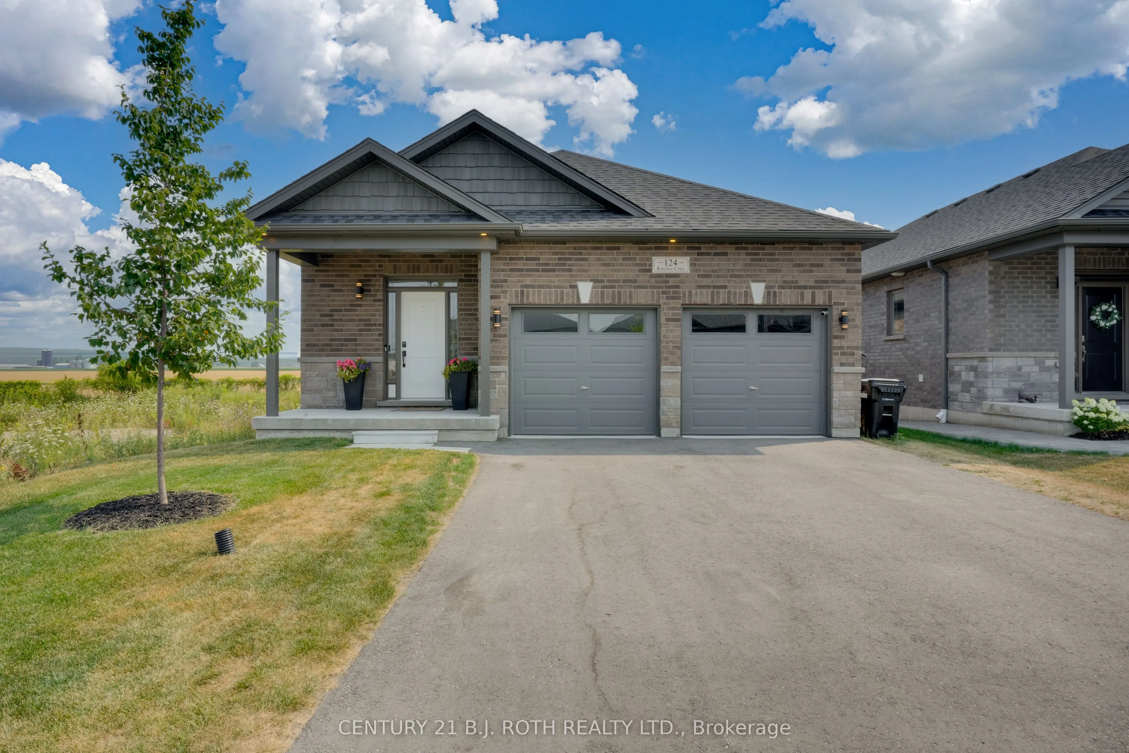 124 RITCHIE Crescent