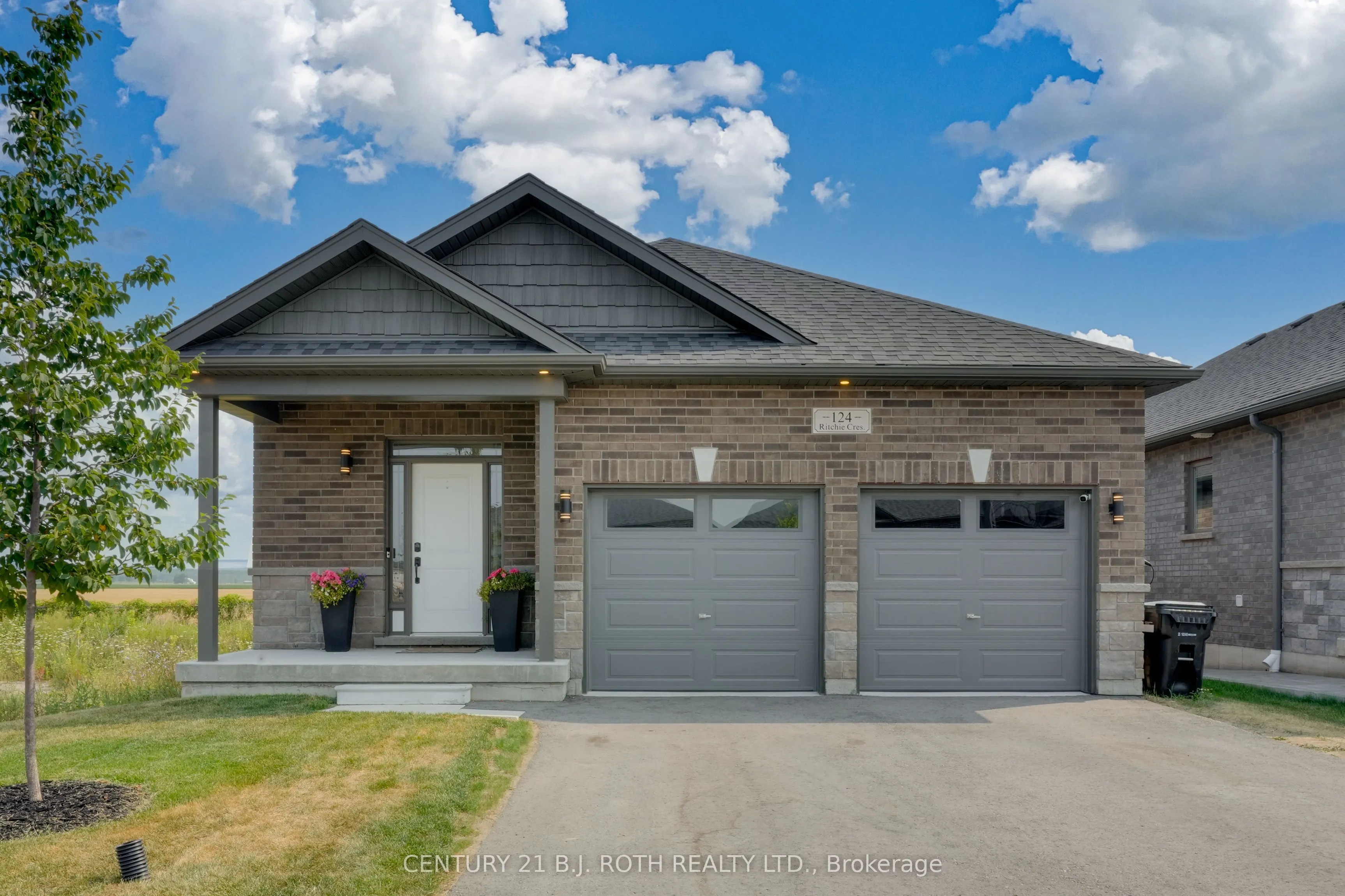124 RITCHIE Crescent