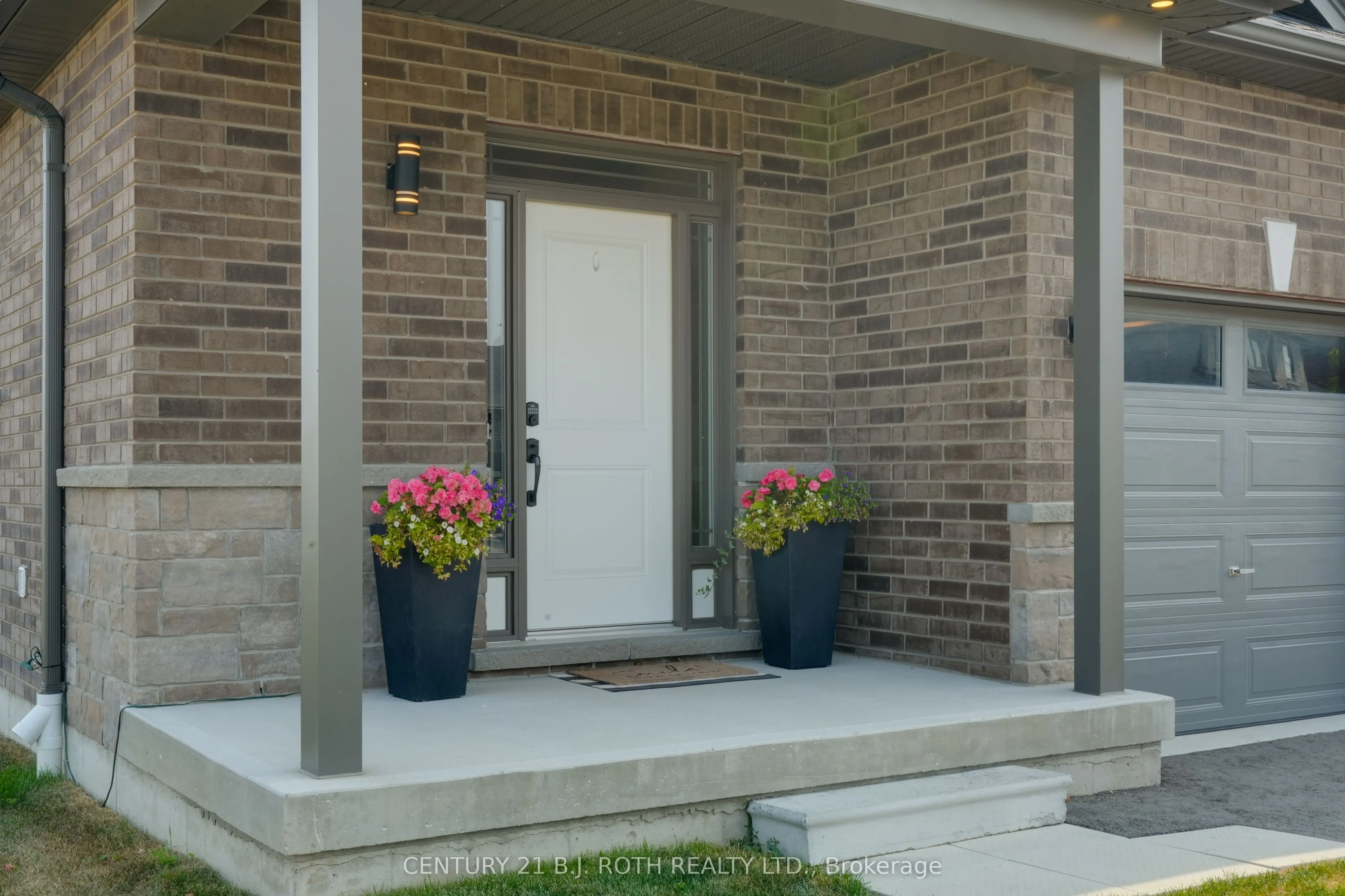 124 RITCHIE Crescent